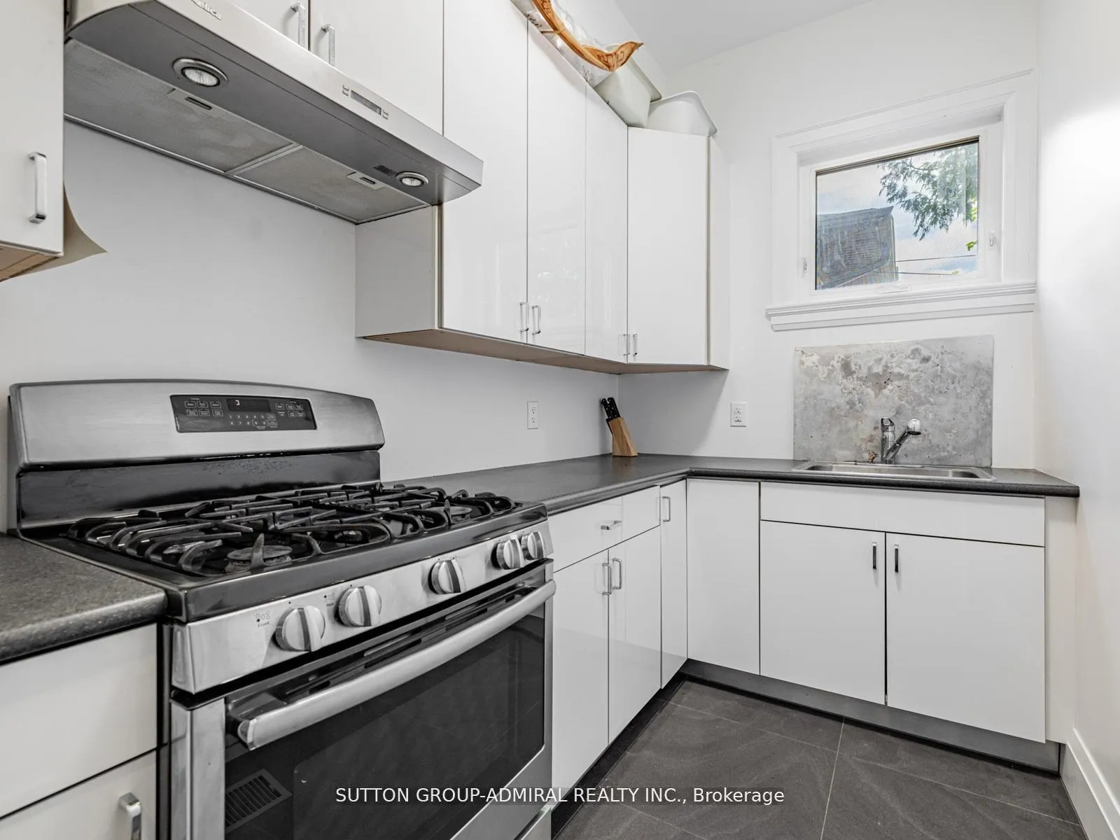Photo 10 of 11 Frontenac Avenue, Toronto, Bedford Park-Nortown — HOMEH