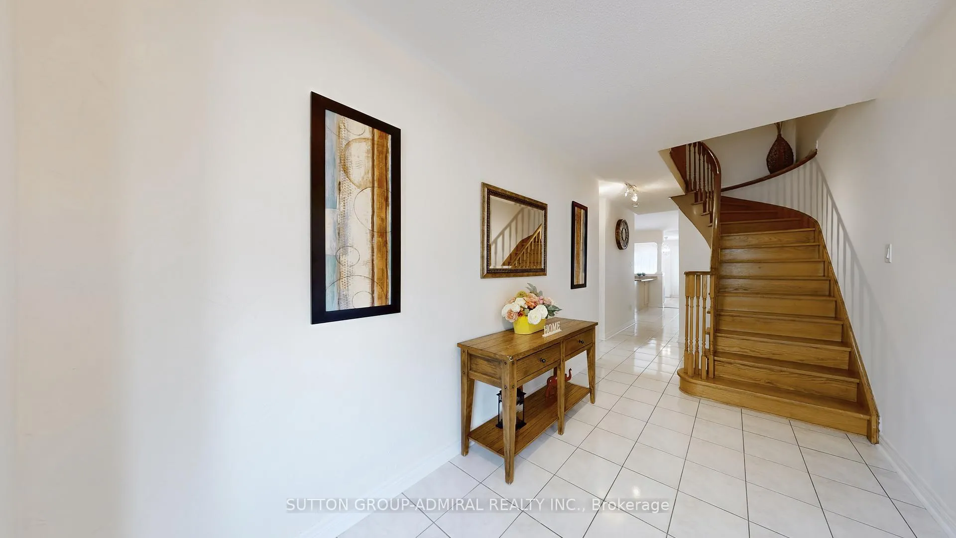 Photo 3 of 7 Rockview Gardens, Vaughan, Concord — HOMEH