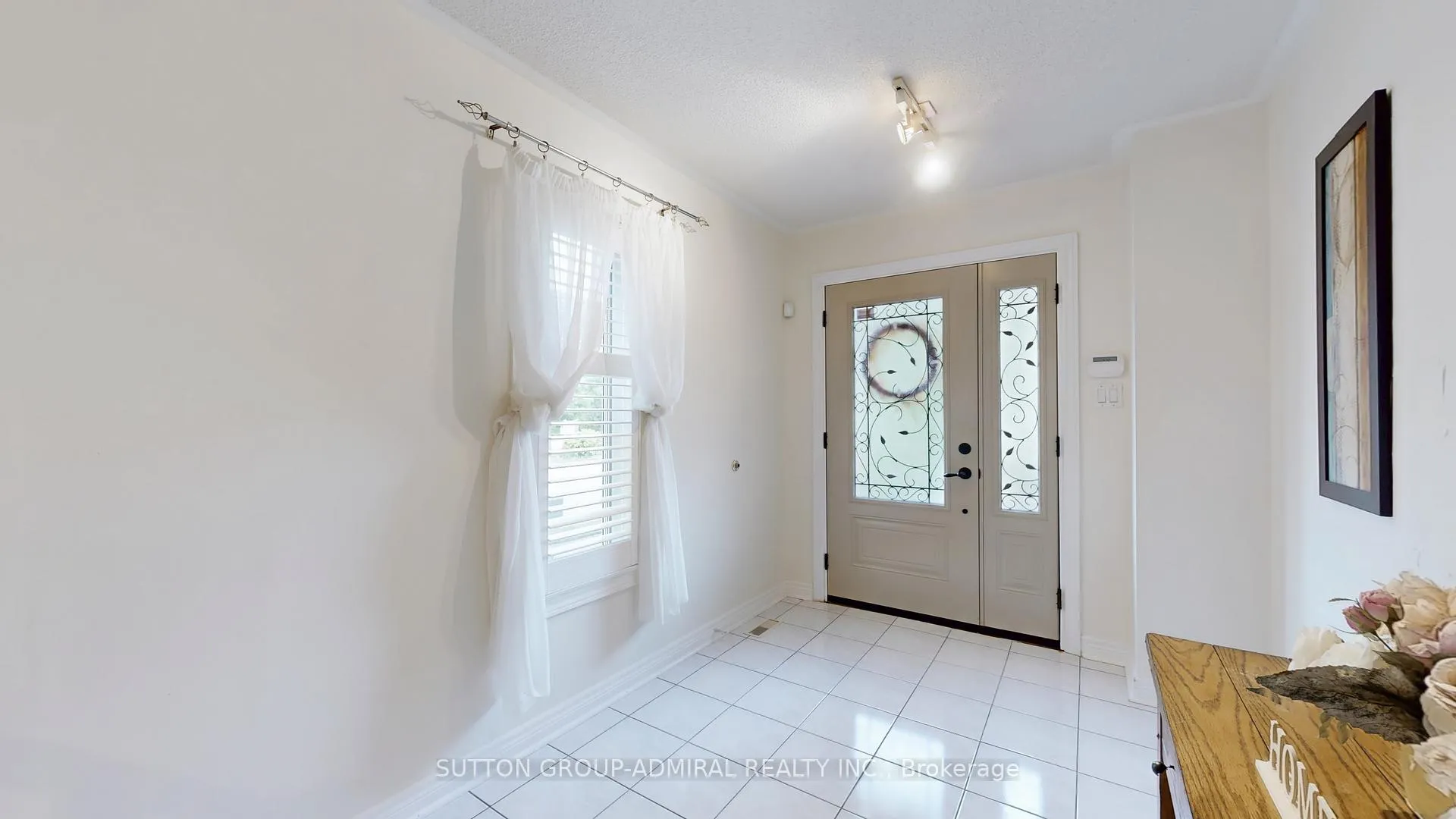 Photo 4 of 7 Rockview Gardens, Vaughan, Concord — HOMEH