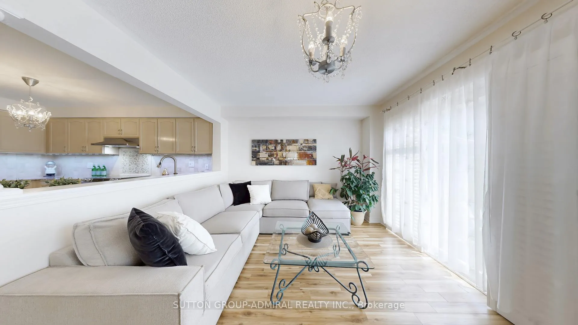 Photo 10 of 7 Rockview Gardens, Vaughan, Concord — HOMEH