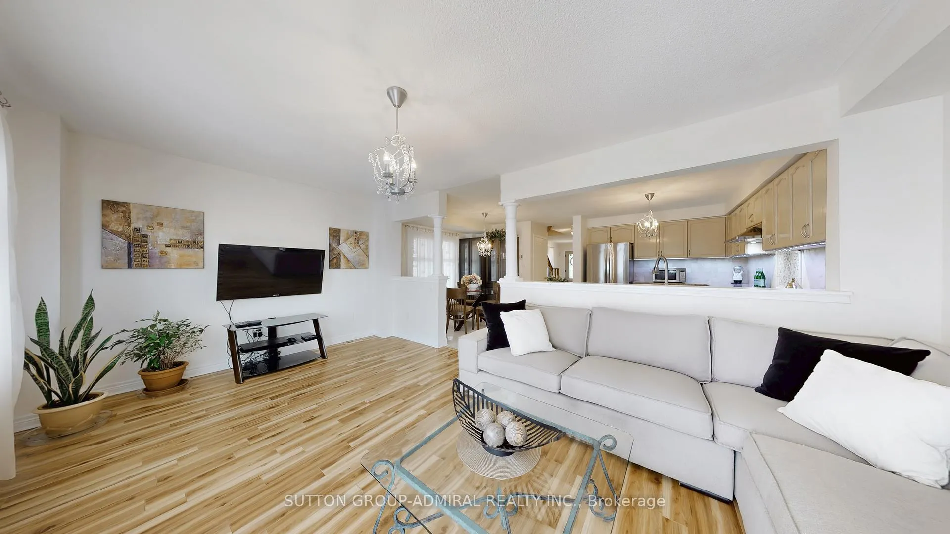 Photo 12 of 7 Rockview Gardens, Vaughan, Concord — HOMEH