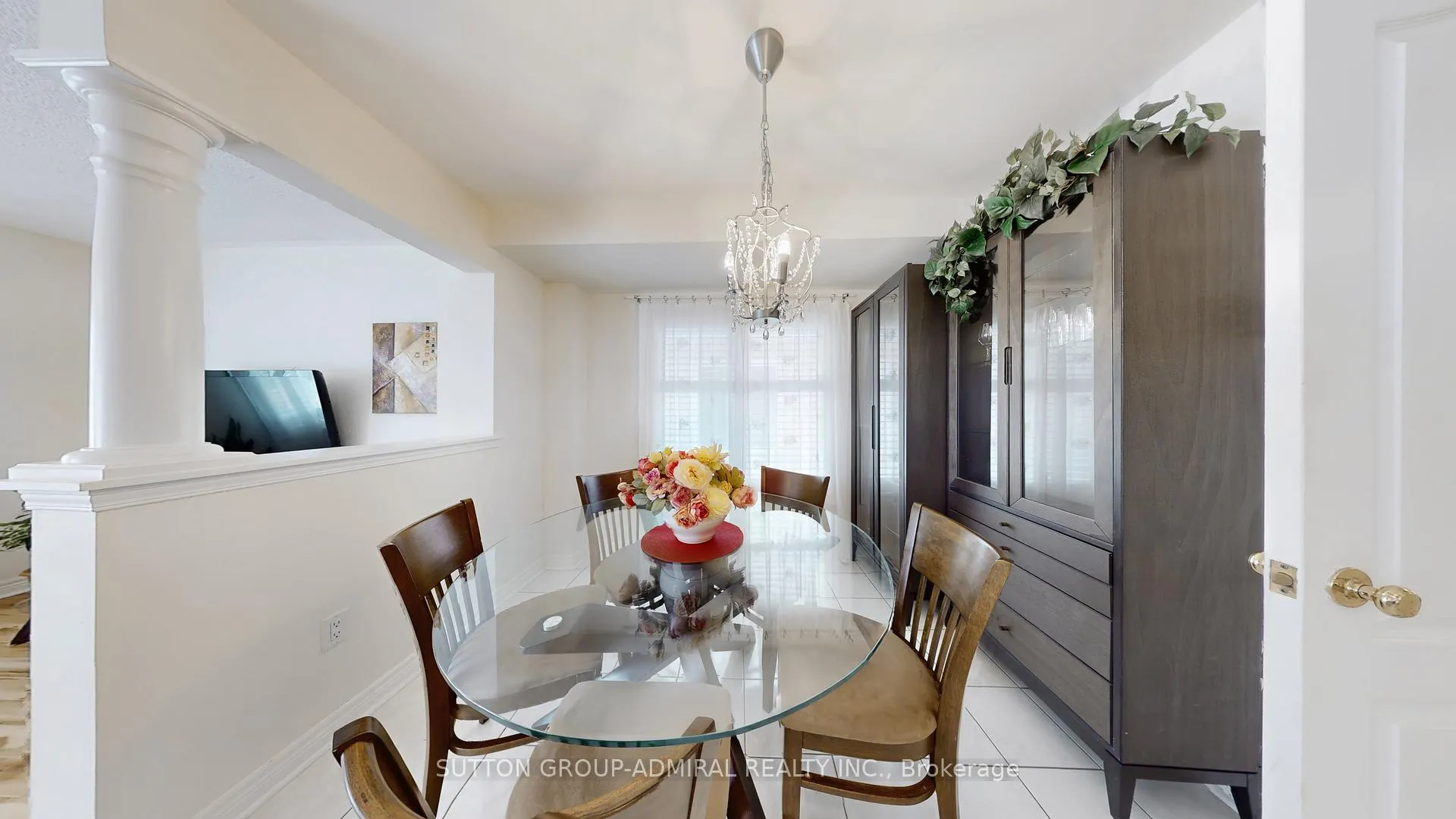 Photo 13 of 7 Rockview Gardens, Vaughan, Concord — HOMEH