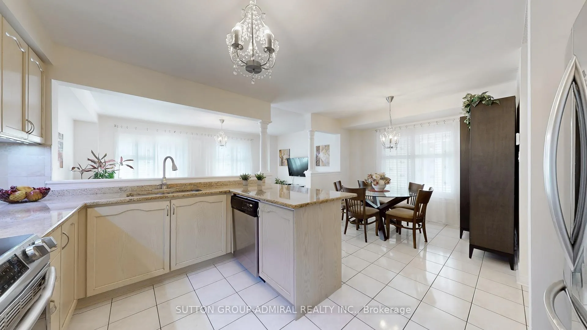 Photo 15 of 7 Rockview Gardens, Vaughan, Concord — HOMEH