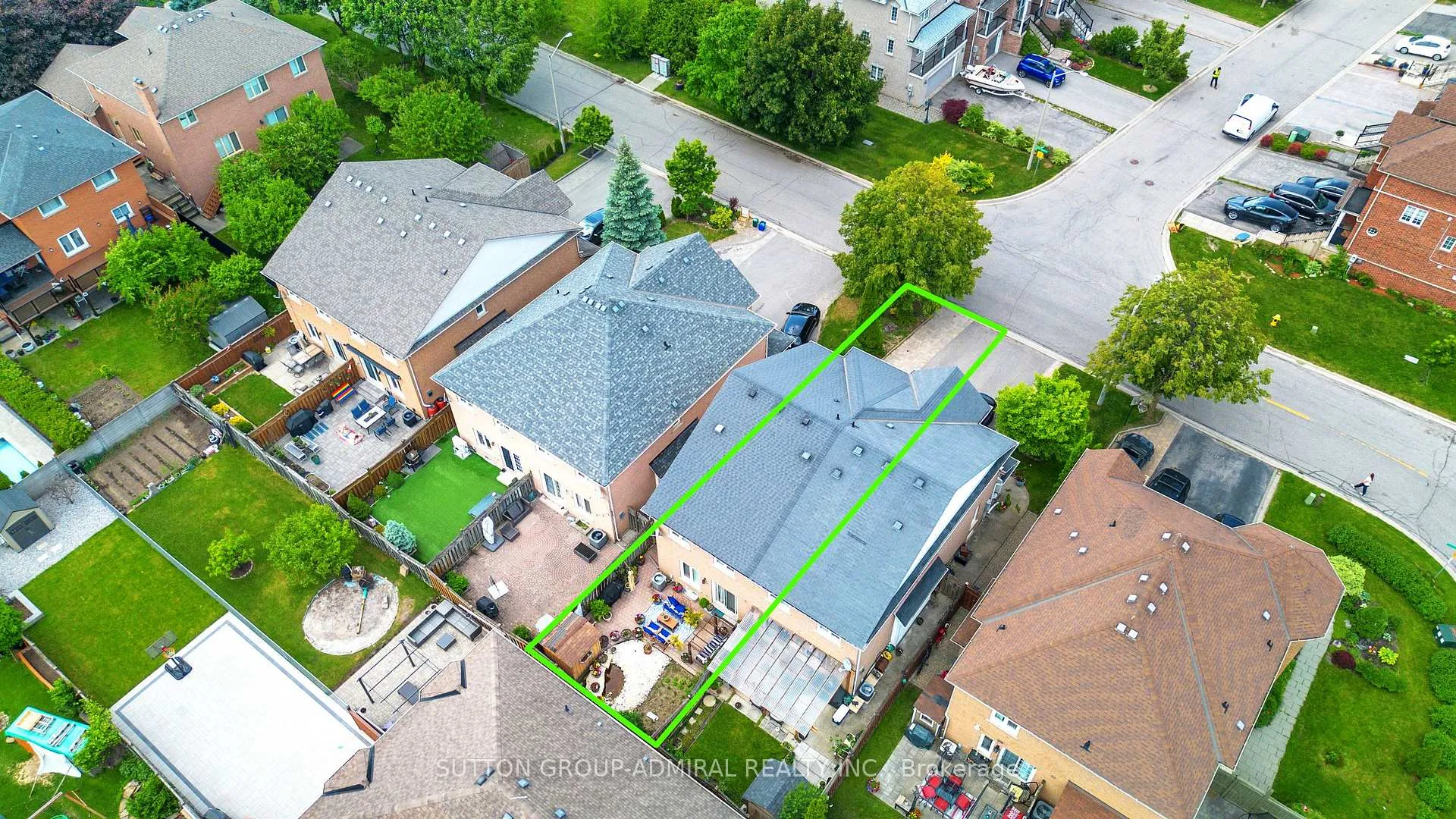 Photo 45 of 7 Rockview Gardens, Vaughan, Concord — HOMEH