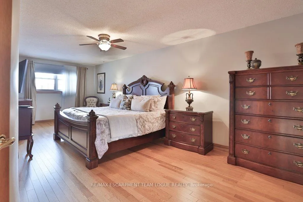 Photo 23 of 159 Burloak Drive, Oakville, Bronte — HOMEH