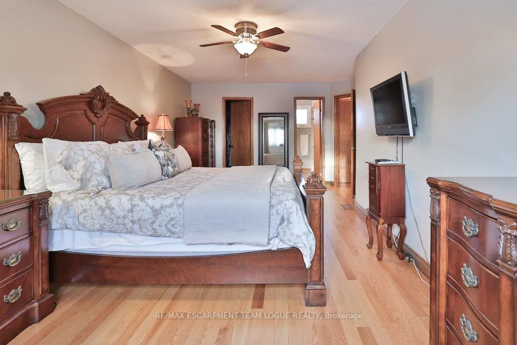 Photo 24 of 159 Burloak Drive, Oakville, Bronte — HOMEH