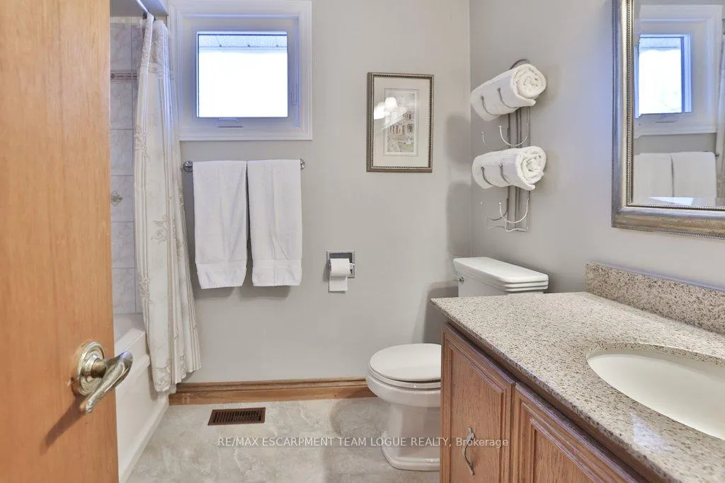 Photo 30 of 159 Burloak Drive, Oakville, Bronte — HOMEH