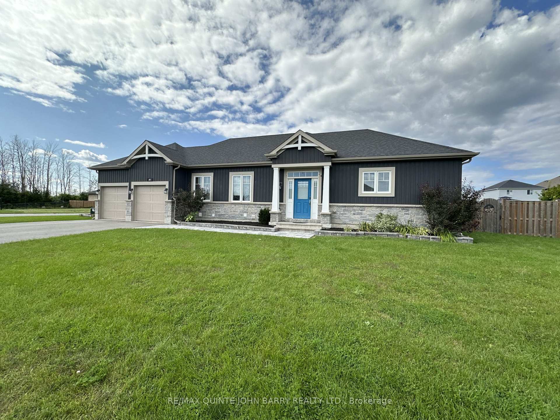 Photo 1 of 34 Walnut Crescent, Belleville, Thurlow Ward — HOMEH