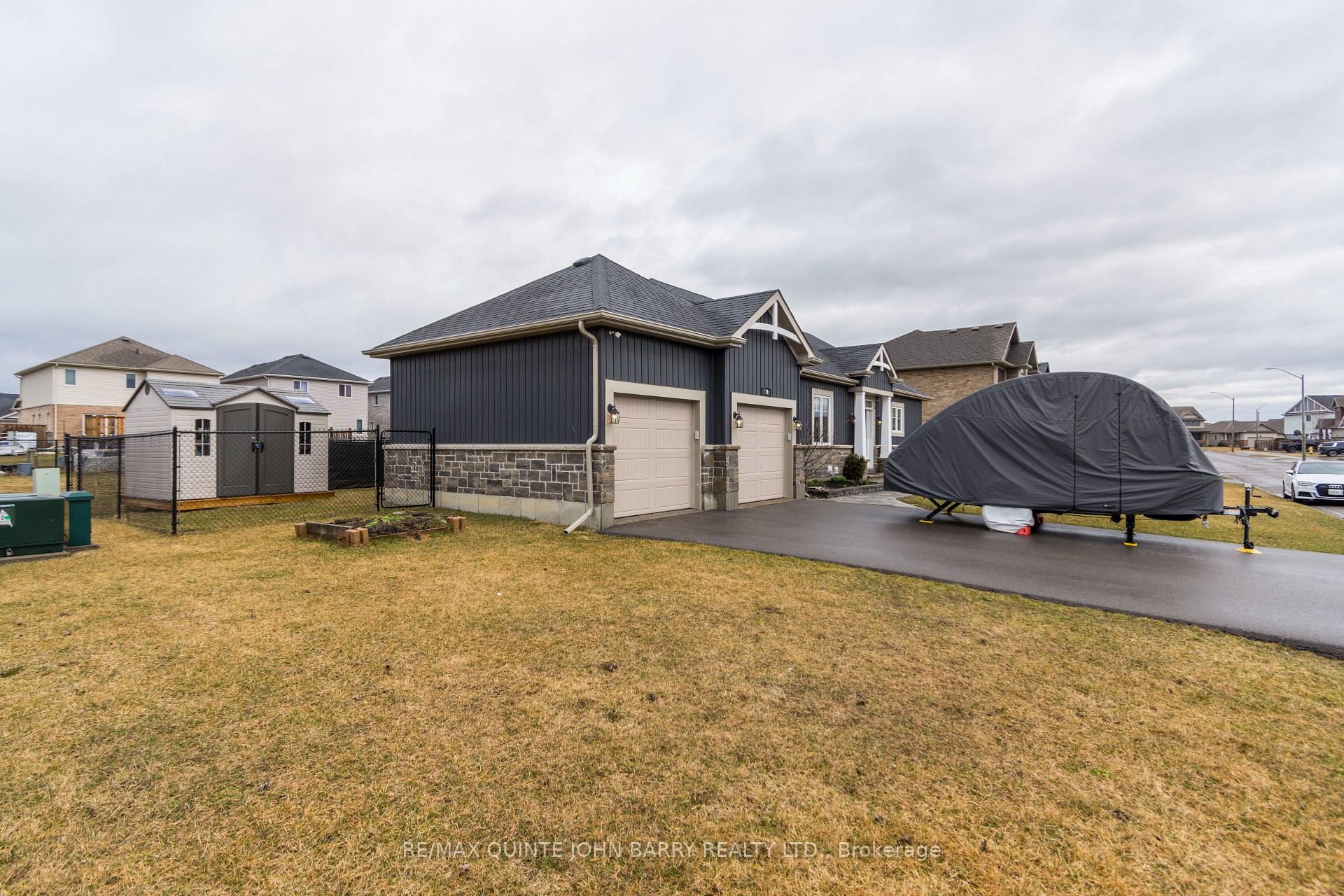 Photo 3 of 34 Walnut Crescent, Belleville, Thurlow Ward — HOMEH