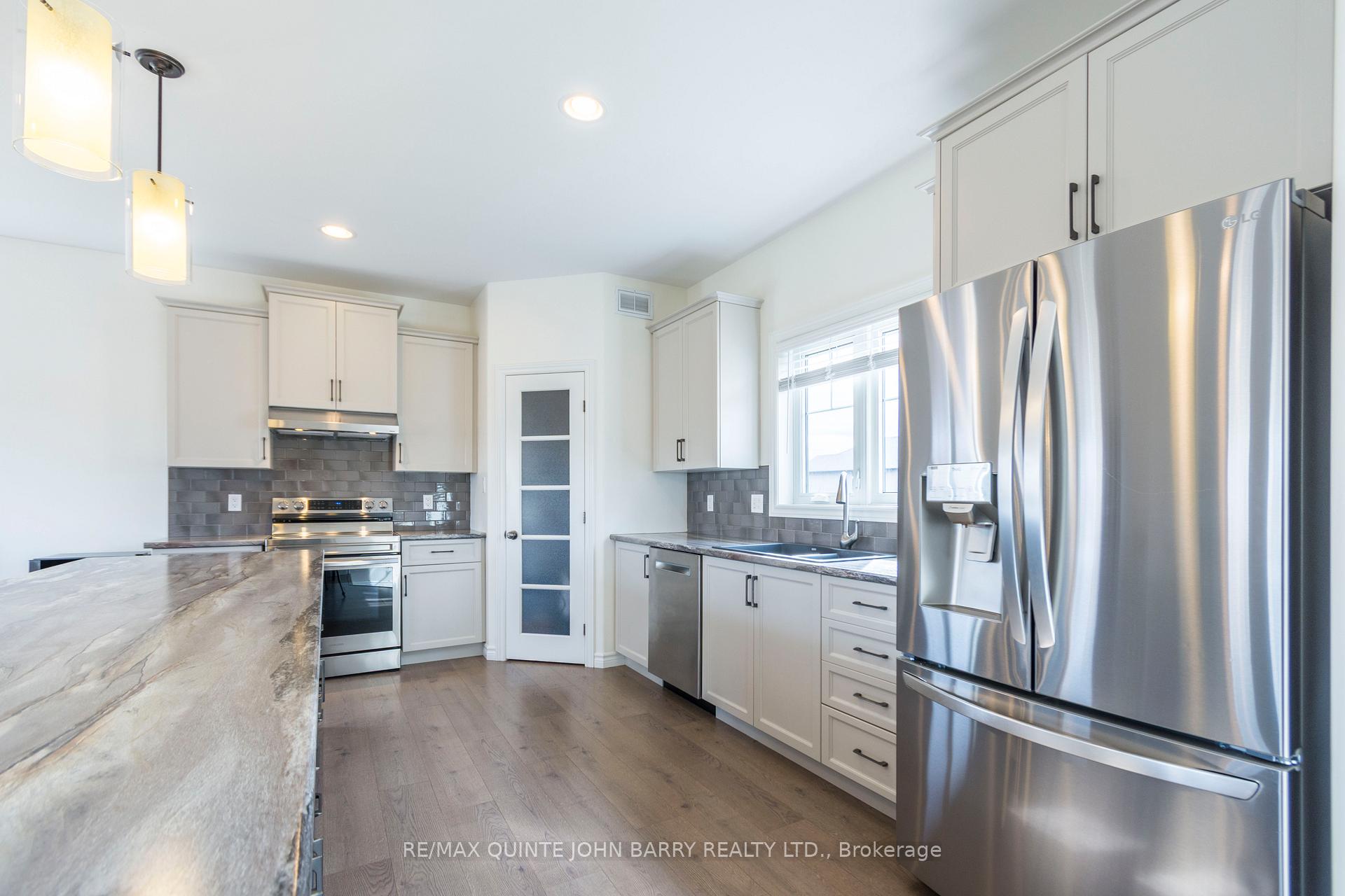 Photo 7 of 34 Walnut Crescent, Belleville, Thurlow Ward — HOMEH
