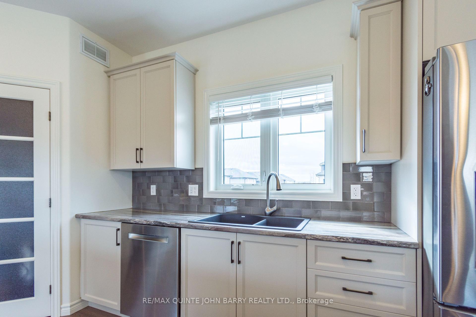Photo 8 of 34 Walnut Crescent, Belleville, Thurlow Ward — HOMEH