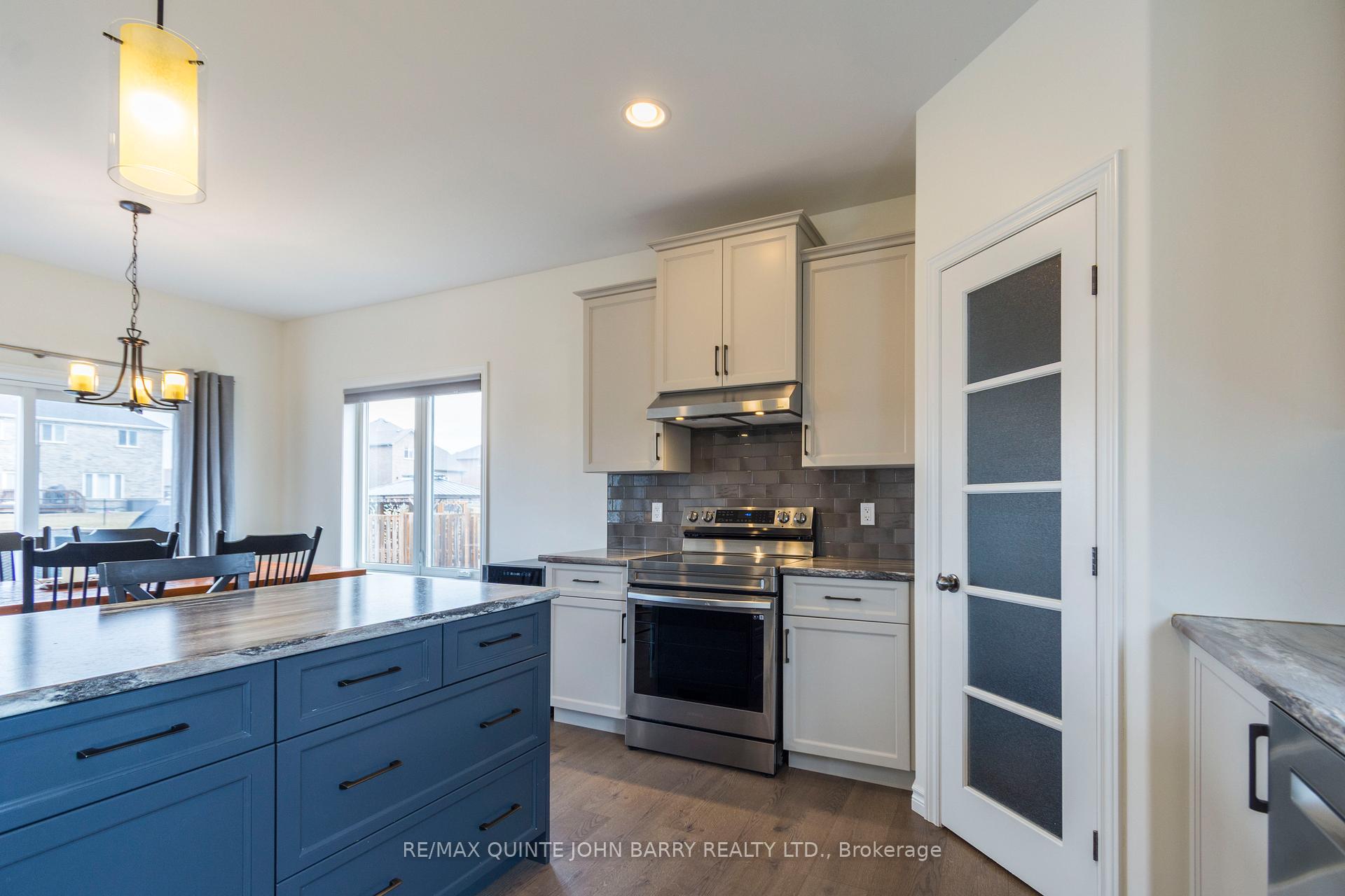 Photo 9 of 34 Walnut Crescent, Belleville, Thurlow Ward — HOMEH