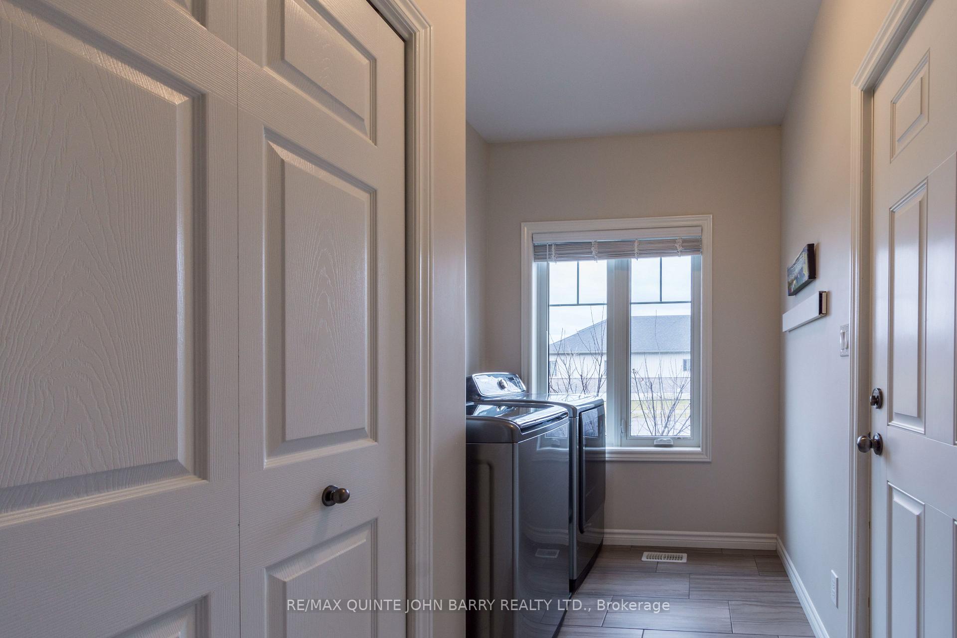 Photo 23 of 34 Walnut Crescent, Belleville, Thurlow Ward — HOMEH