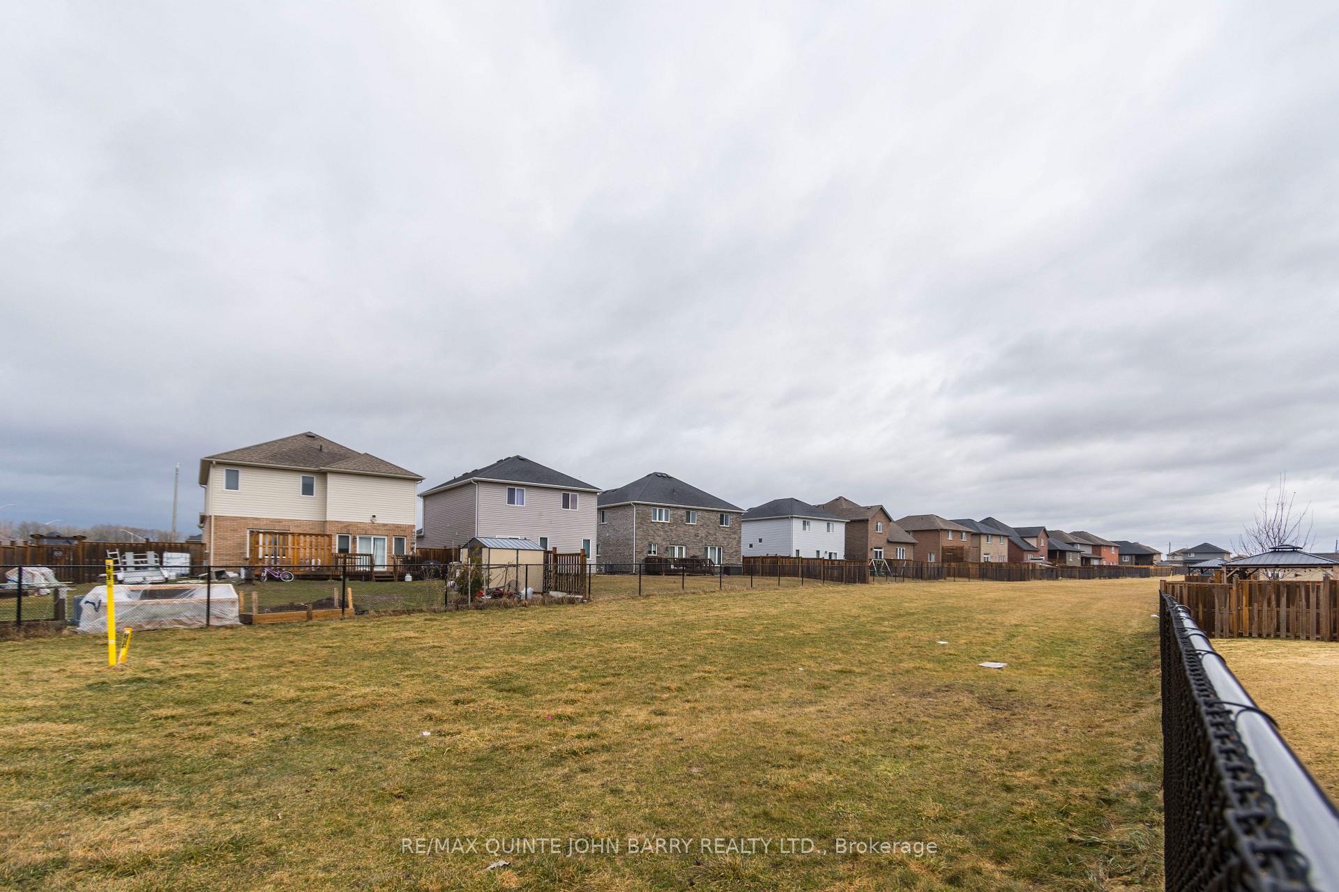 Photo 39 of 34 Walnut Crescent, Belleville, Thurlow Ward — HOMEH