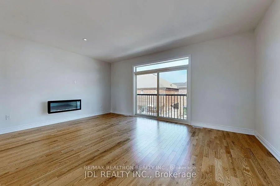 Photo 5 of 169 Tennant Circle, Vaughan, Vellore Village — HOMEH