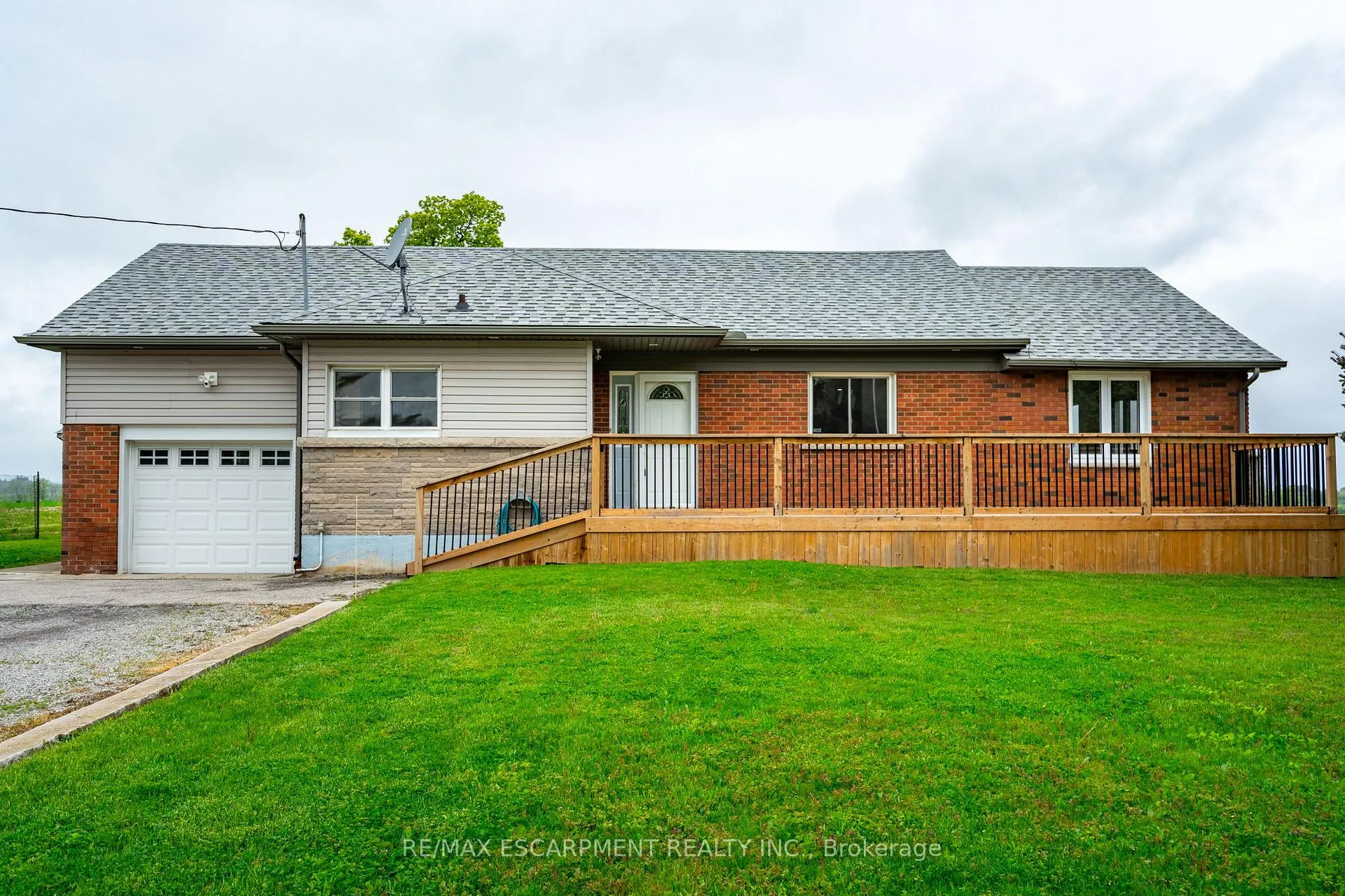 Photo 1 of 579 Third Road E, Hamilton, Stoney Creek — HOMEH