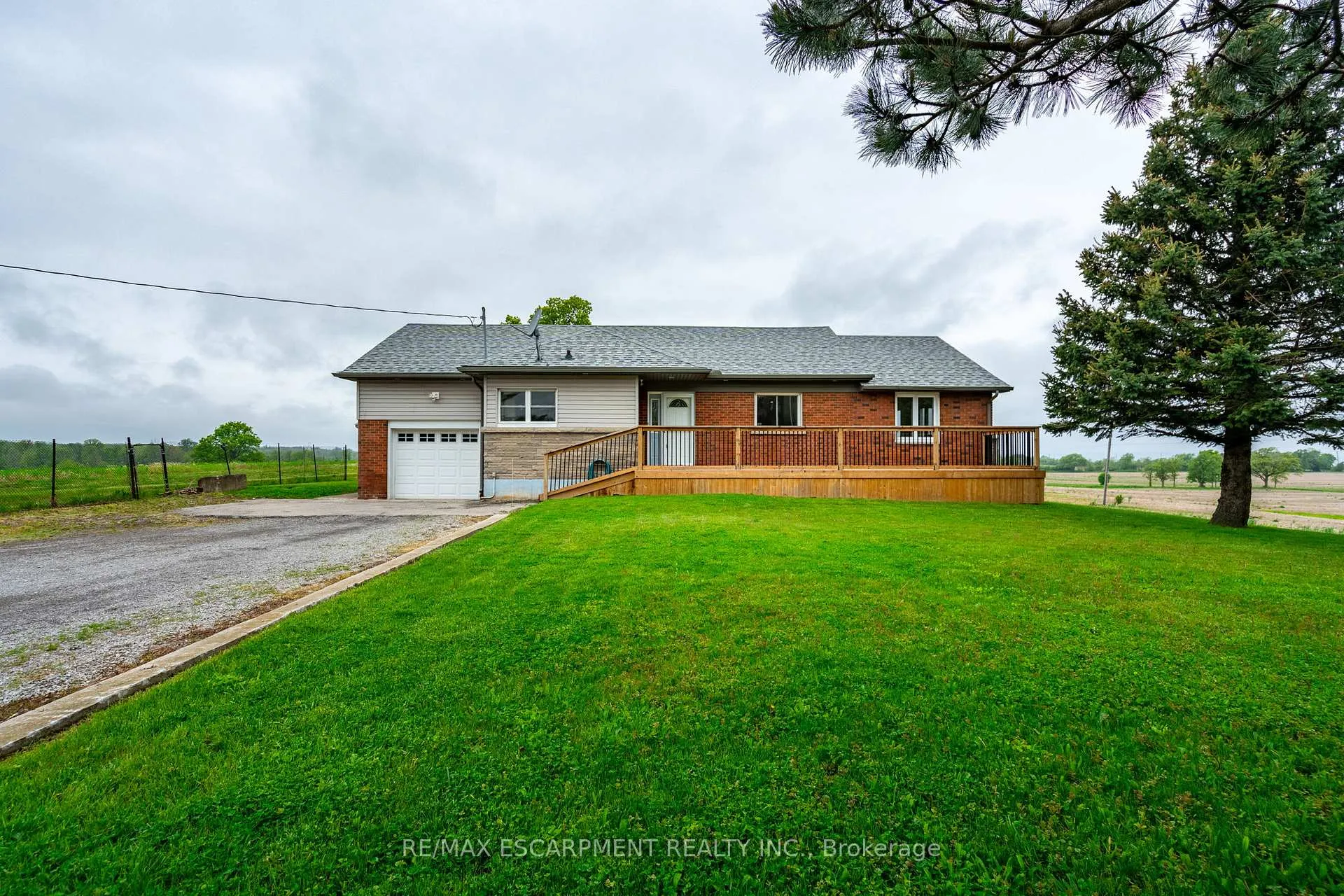 Photo 2 of 579 Third Road E, Hamilton, Stoney Creek — HOMEH