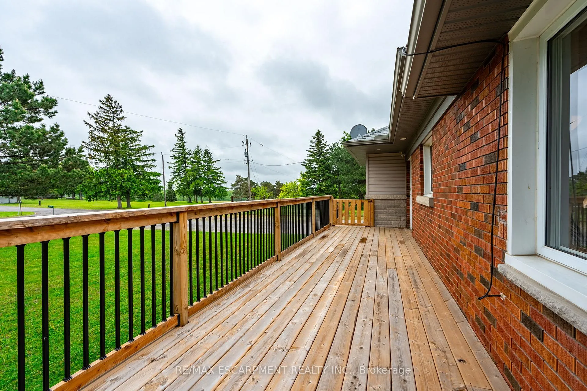 Photo 3 of 579 Third Road E, Hamilton, Stoney Creek — HOMEH