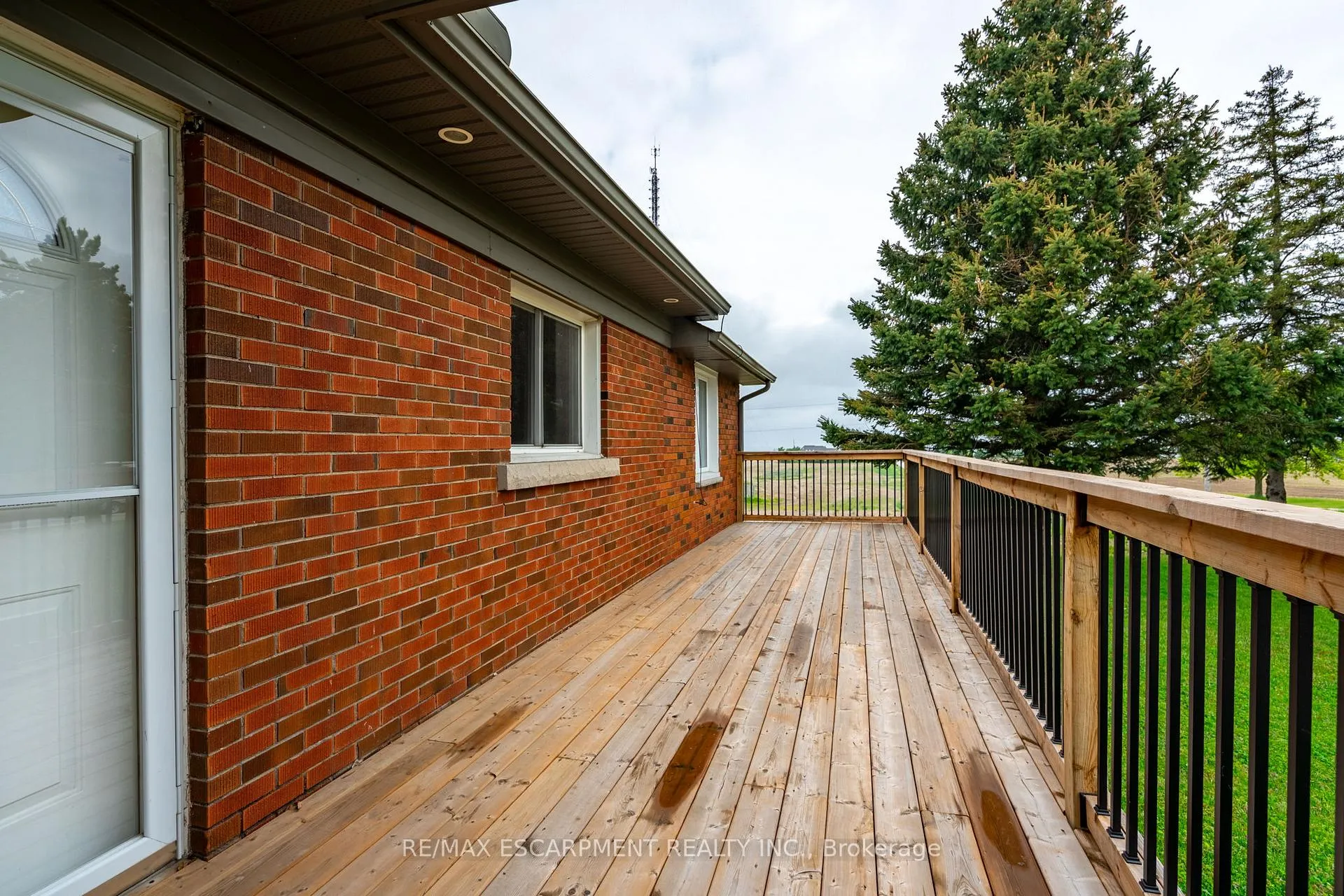 Photo 4 of 579 Third Road E, Hamilton, Stoney Creek — HOMEH