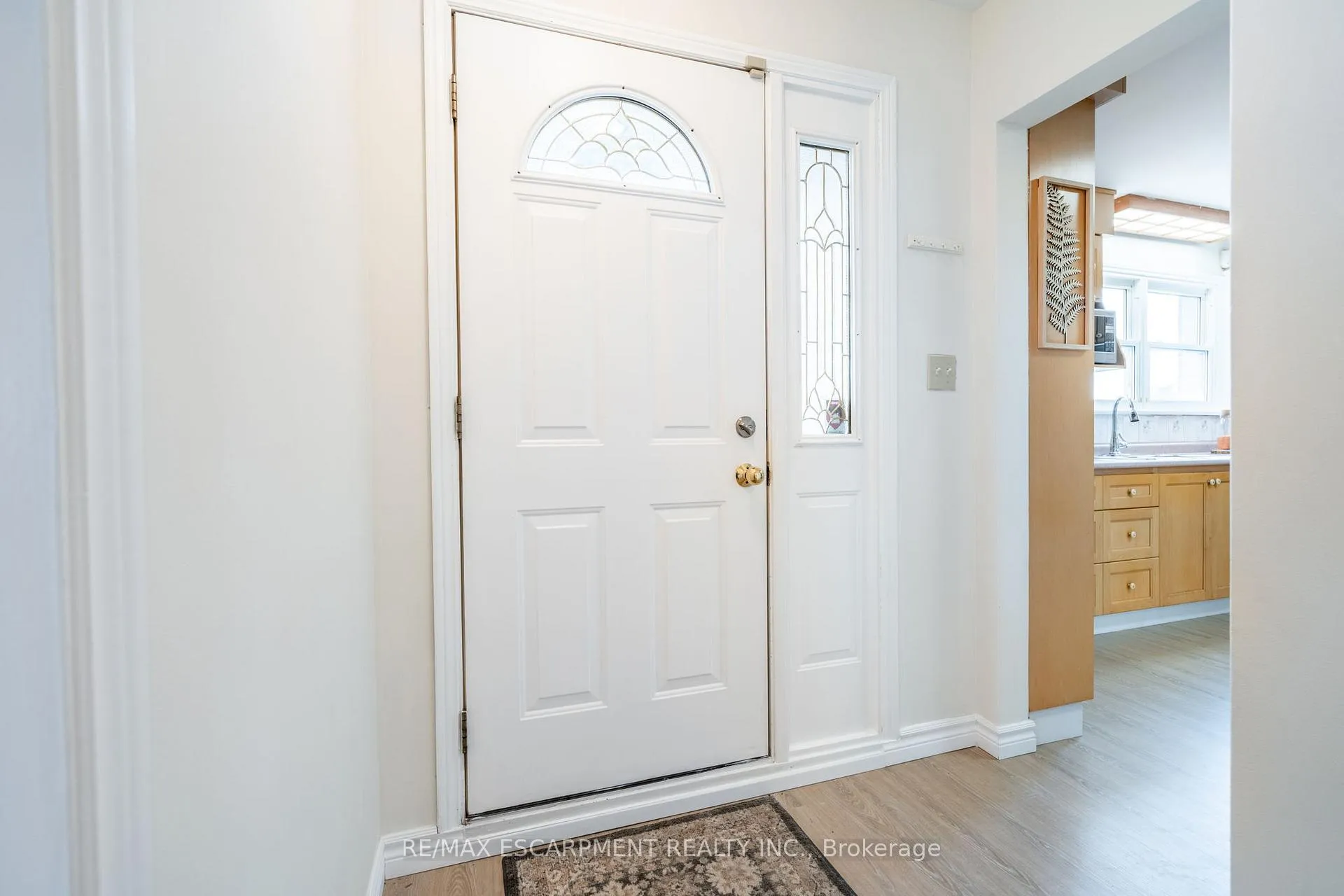 Photo 5 of 579 Third Road E, Hamilton, Stoney Creek — HOMEH