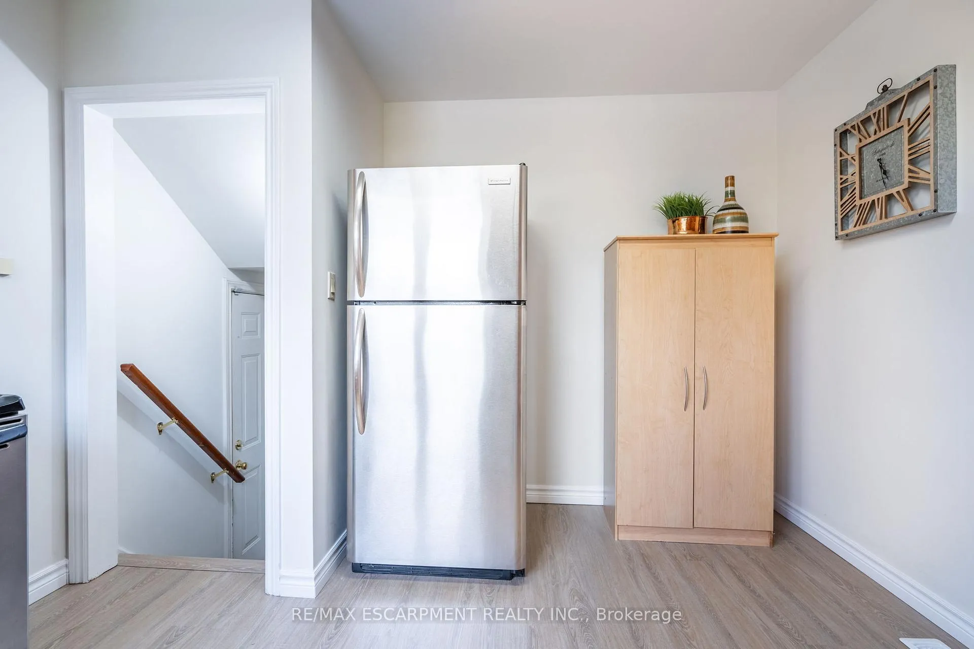 Photo 9 of 579 Third Road E, Hamilton, Stoney Creek — HOMEH
