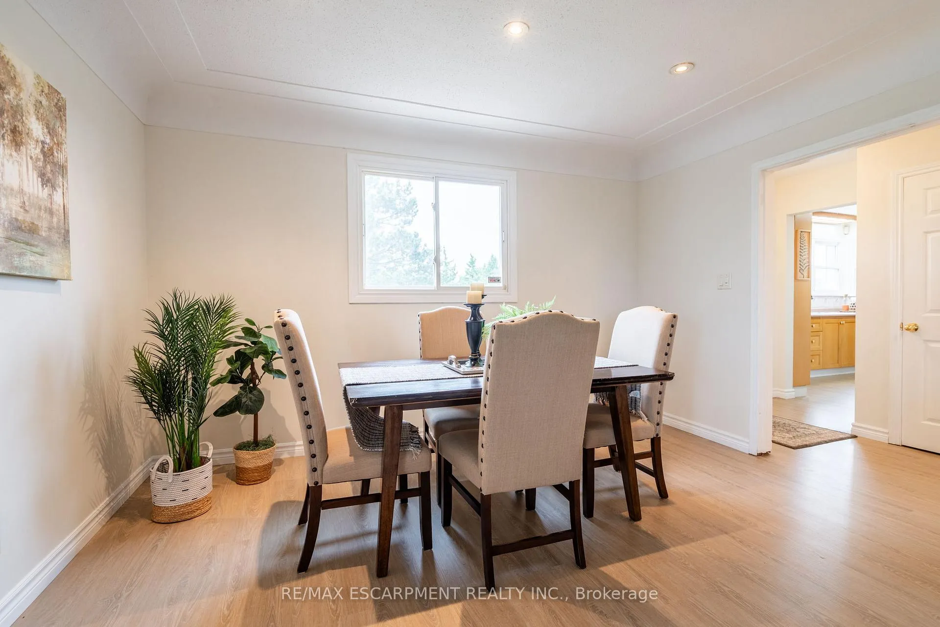 Photo 10 of 579 Third Road E, Hamilton, Stoney Creek — HOMEH