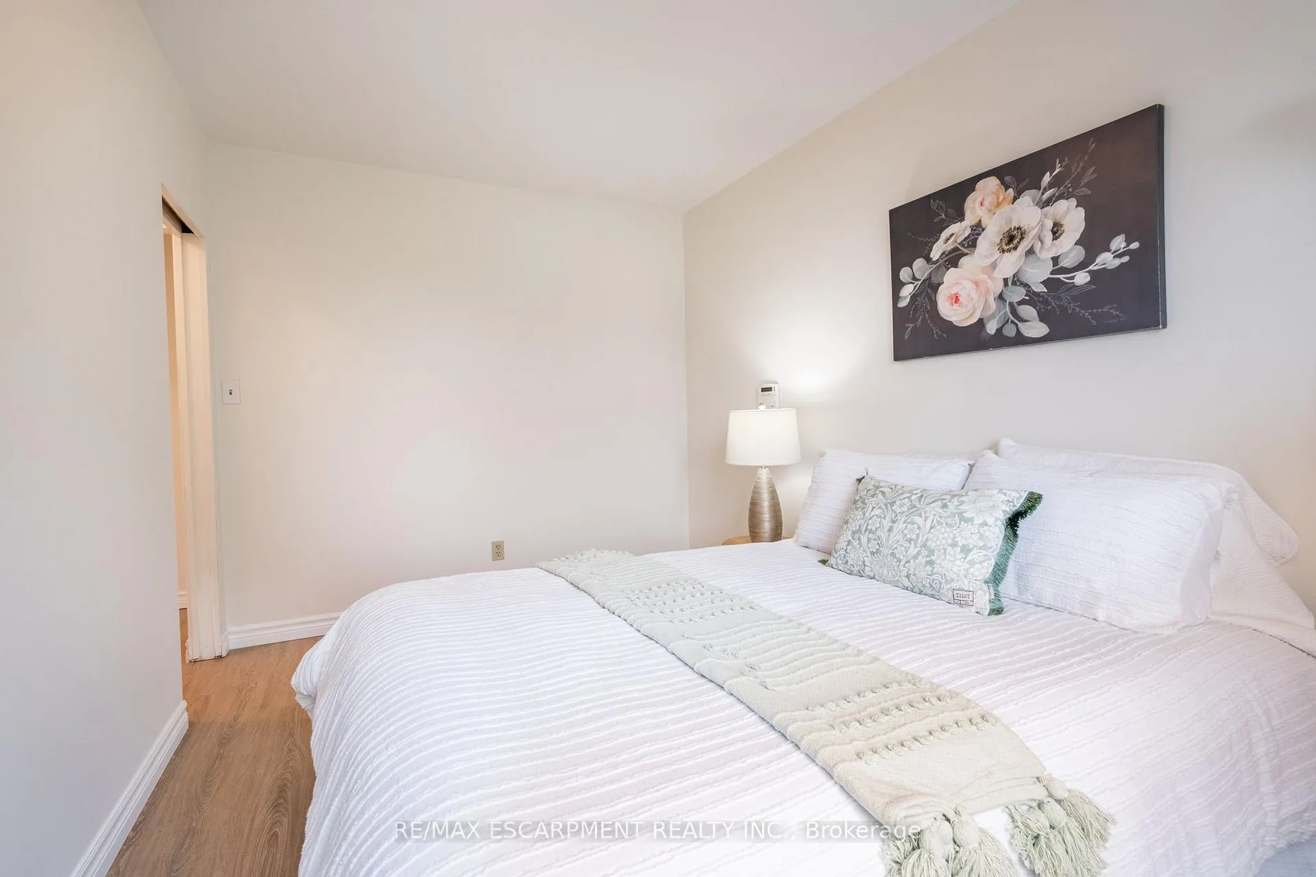 Photo 20 of 579 Third Road E, Hamilton, Stoney Creek — HOMEH