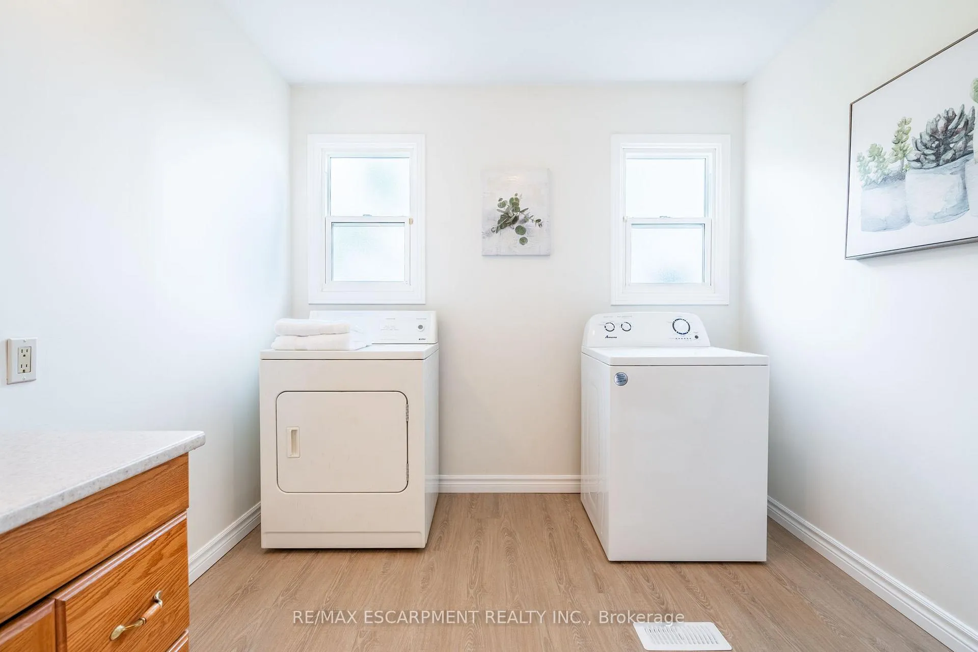Photo 21 of 579 Third Road E, Hamilton, Stoney Creek — HOMEH