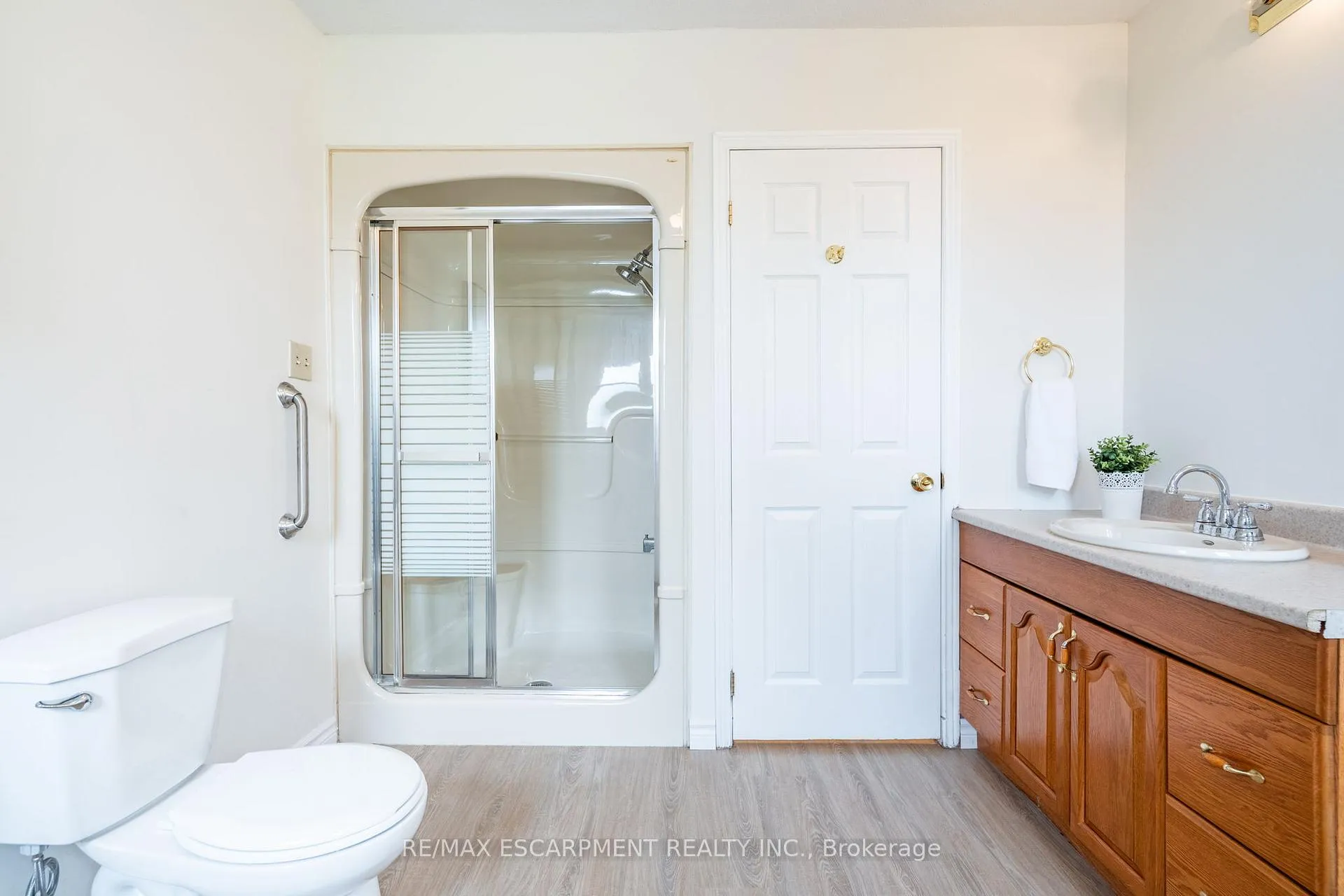 Photo 22 of 579 Third Road E, Hamilton, Stoney Creek — HOMEH