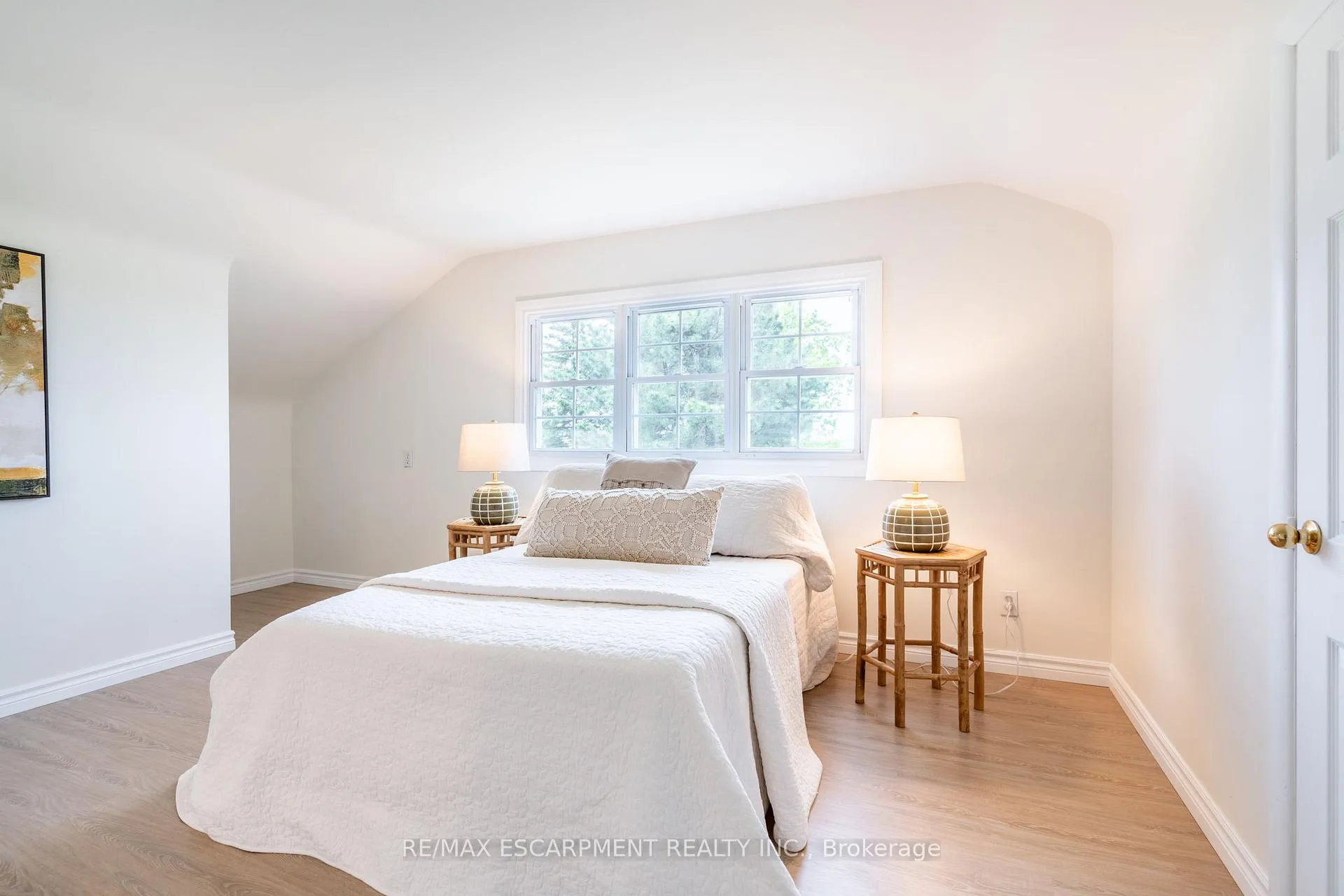 Photo 23 of 579 Third Road E, Hamilton, Stoney Creek — HOMEH