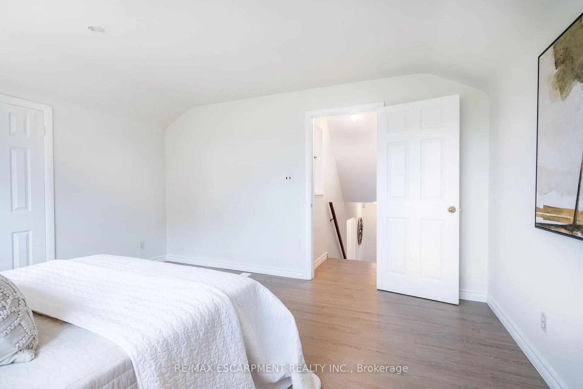 Photo 26 of 579 Third Road E, Hamilton, Stoney Creek — HOMEH