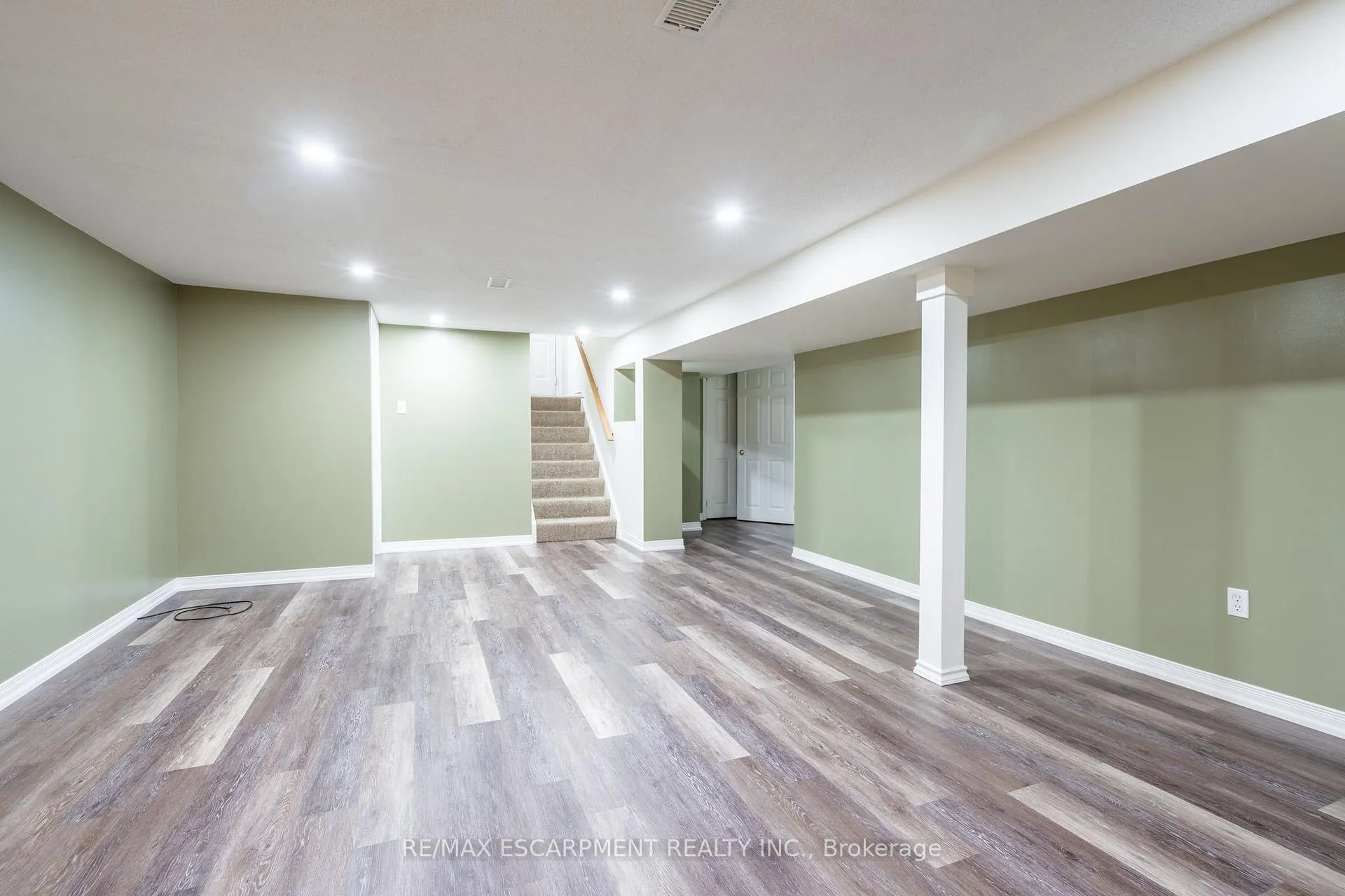 Photo 27 of 579 Third Road E, Hamilton, Stoney Creek — HOMEH