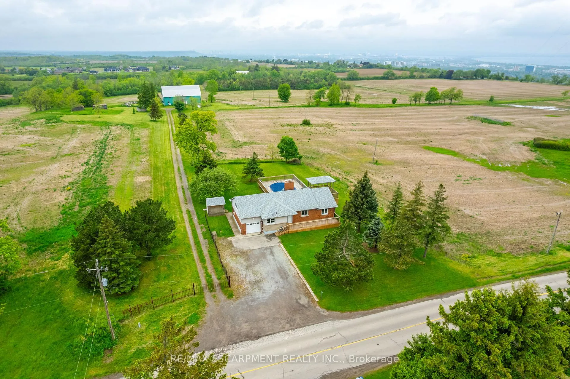 Photo 41 of 579 Third Road E, Hamilton, Stoney Creek — HOMEH