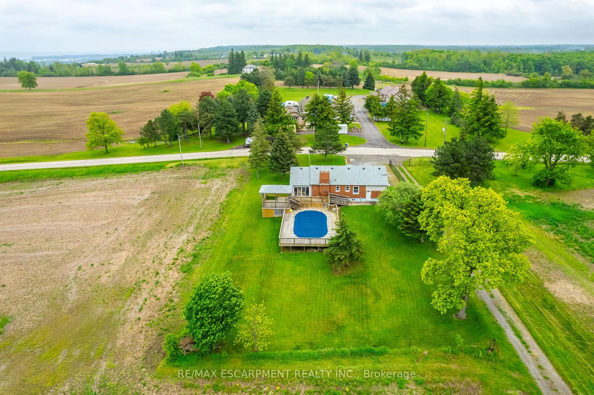 Photo 42 of 579 Third Road E, Hamilton, Stoney Creek — HOMEH