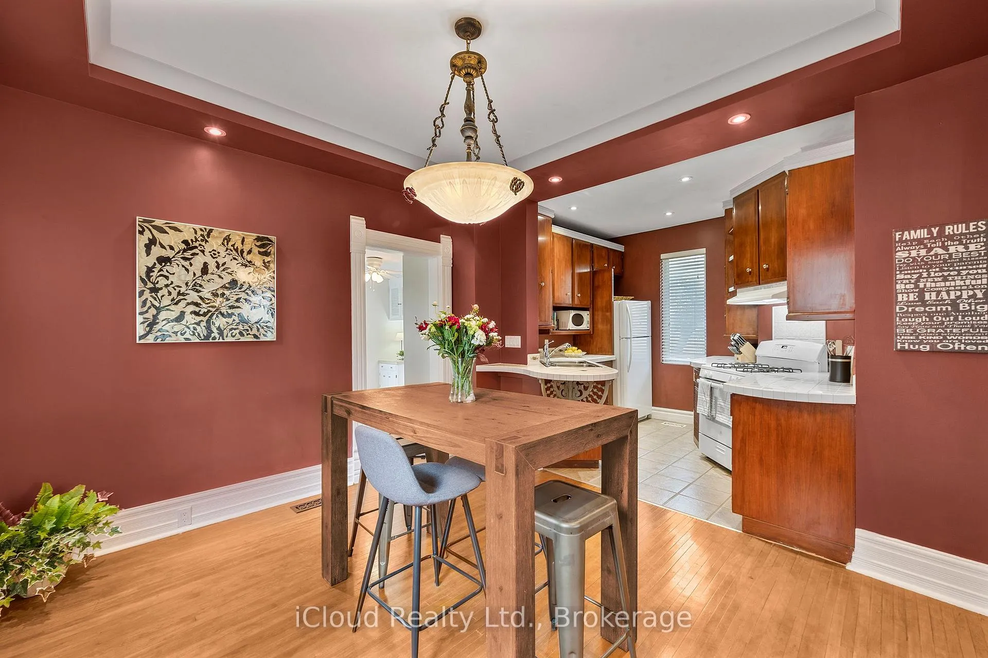 Photo 11 of 263 Main Street E, Minto — HOMEH