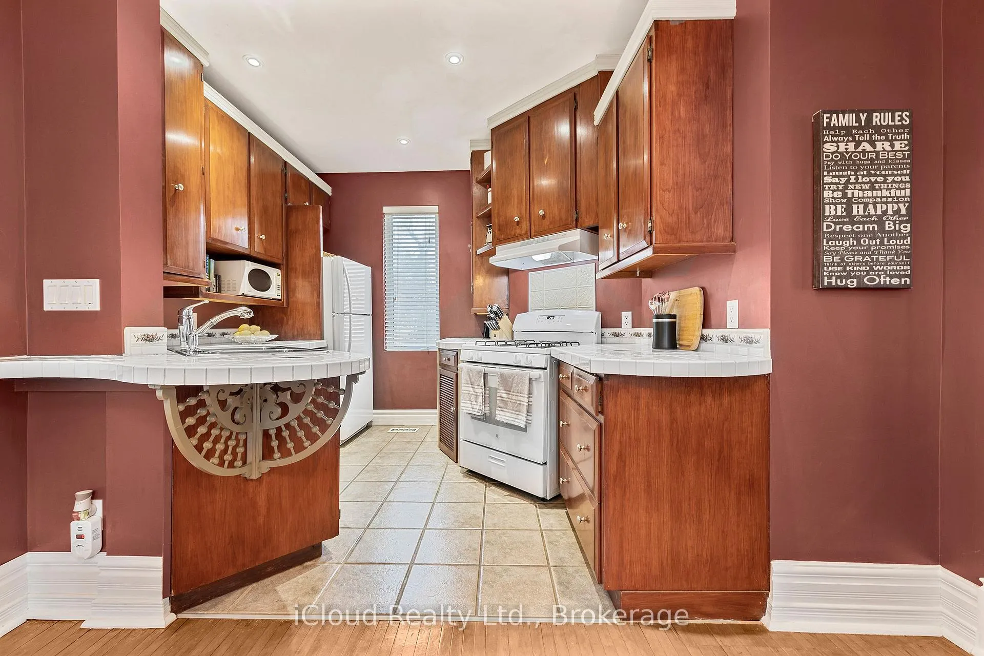 Photo 12 of 263 Main Street E, Minto — HOMEH