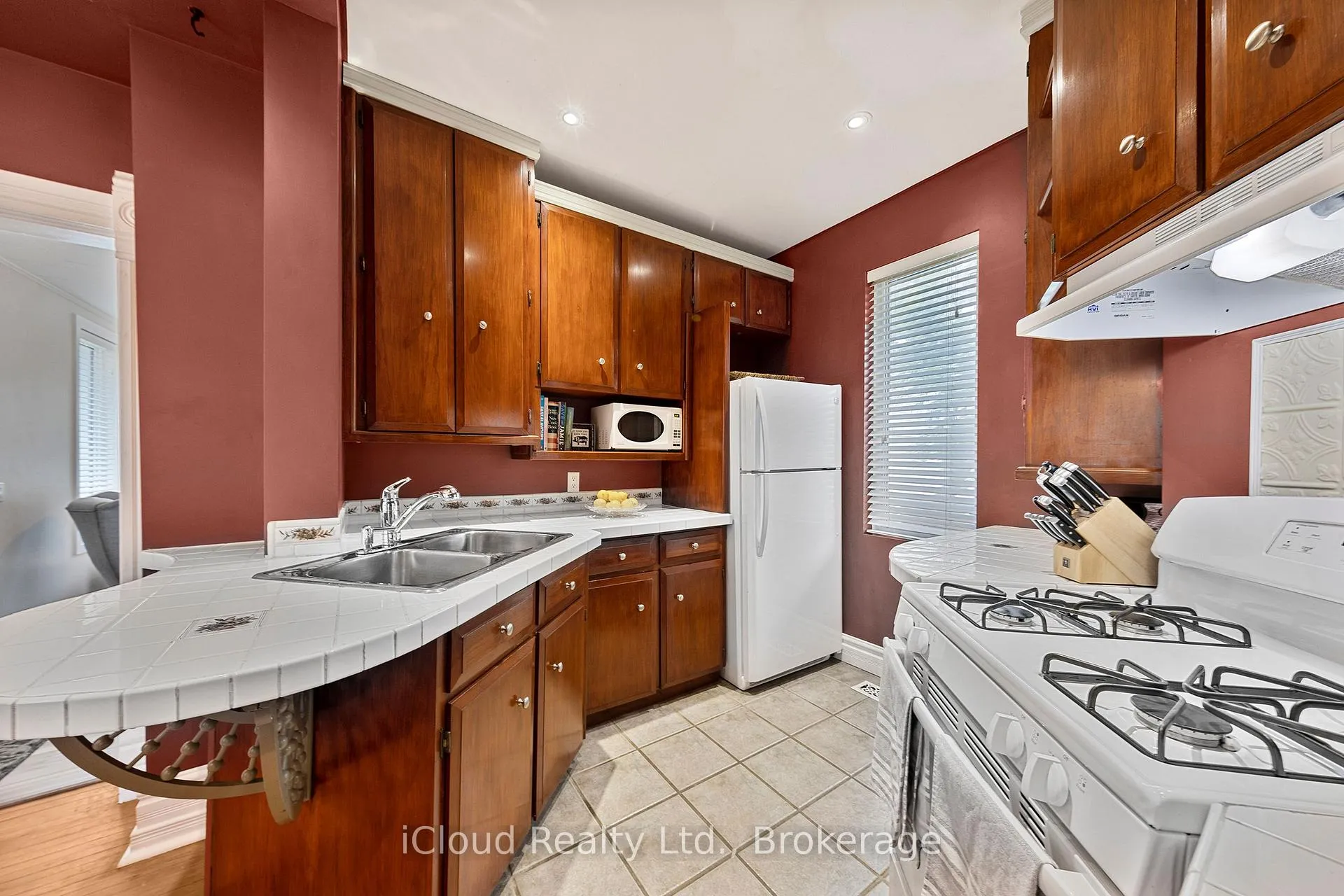 Photo 13 of 263 Main Street E, Minto — HOMEH