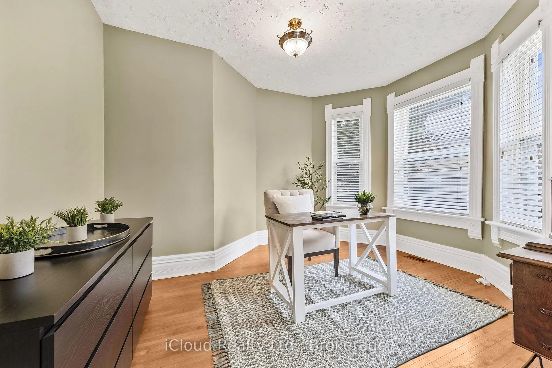 Photo 15 of 263 Main Street E, Minto — HOMEH