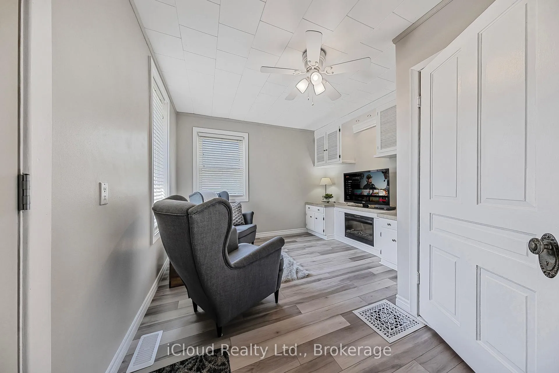 Photo 18 of 263 Main Street E, Minto — HOMEH
