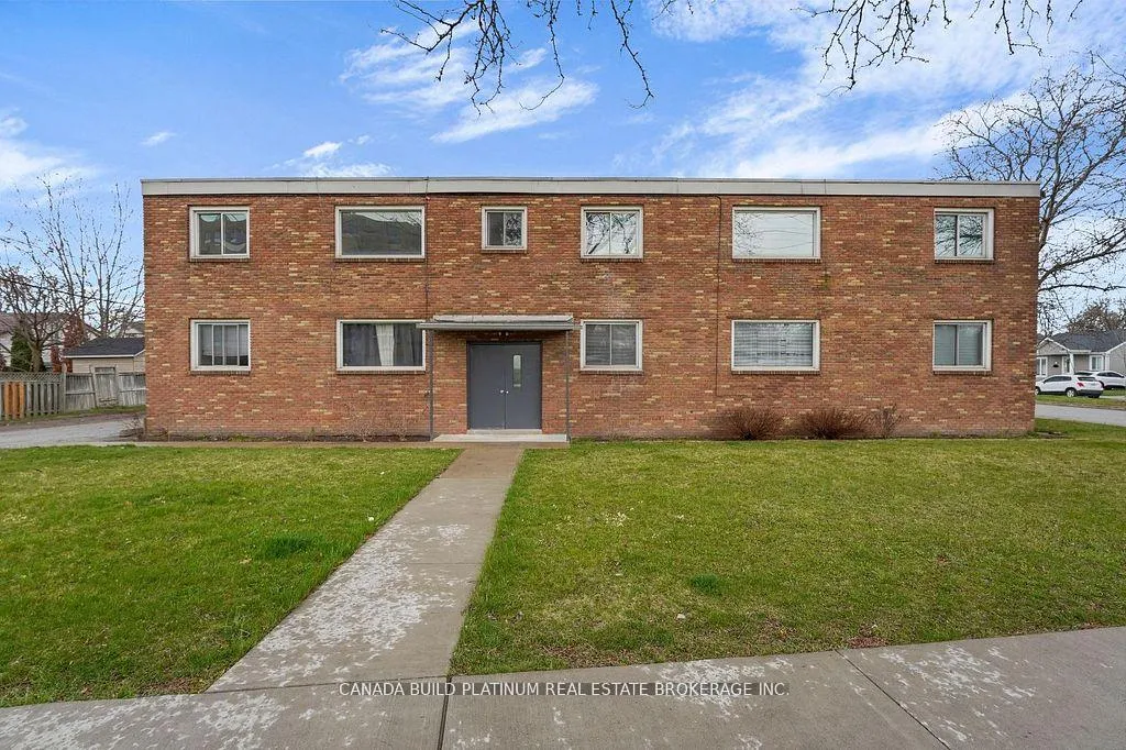 Photo 2 of 1985 College Avenue N, Windsor — HOMEH