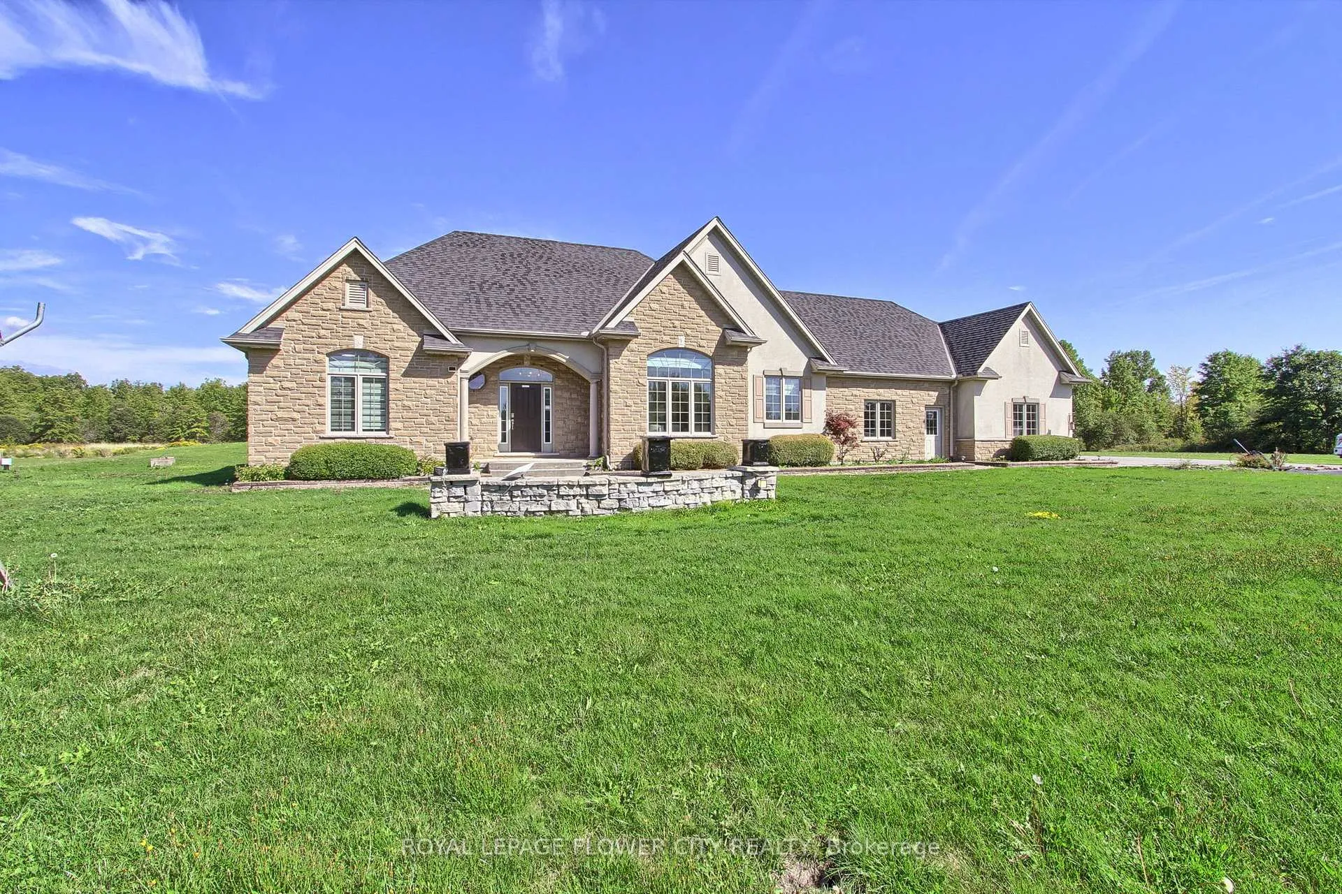 Photo 2 of 4161 White Road, Port Colborne, Bethel — HOMEH