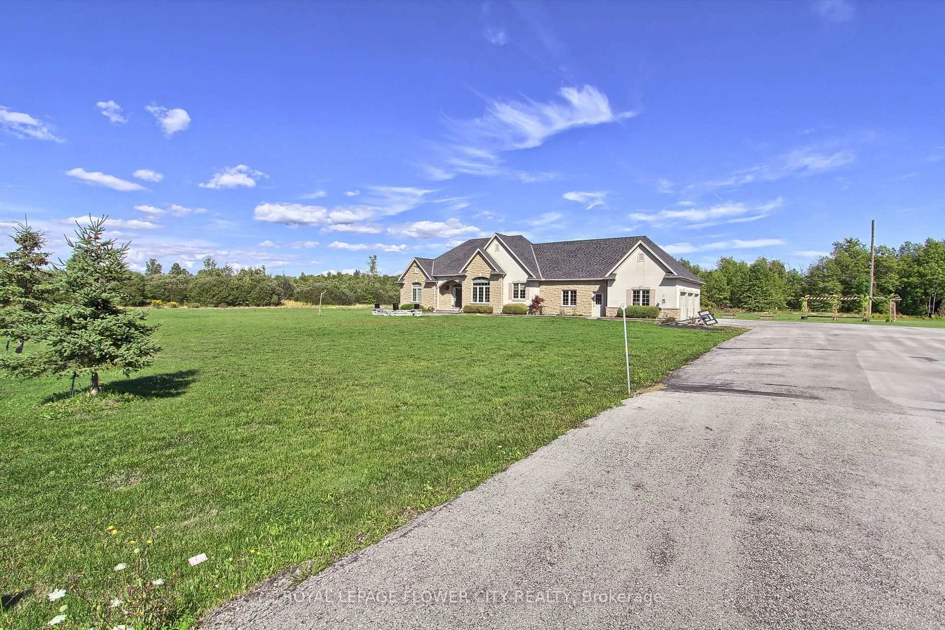 Photo 3 of 4161 White Road, Port Colborne, Bethel — HOMEH