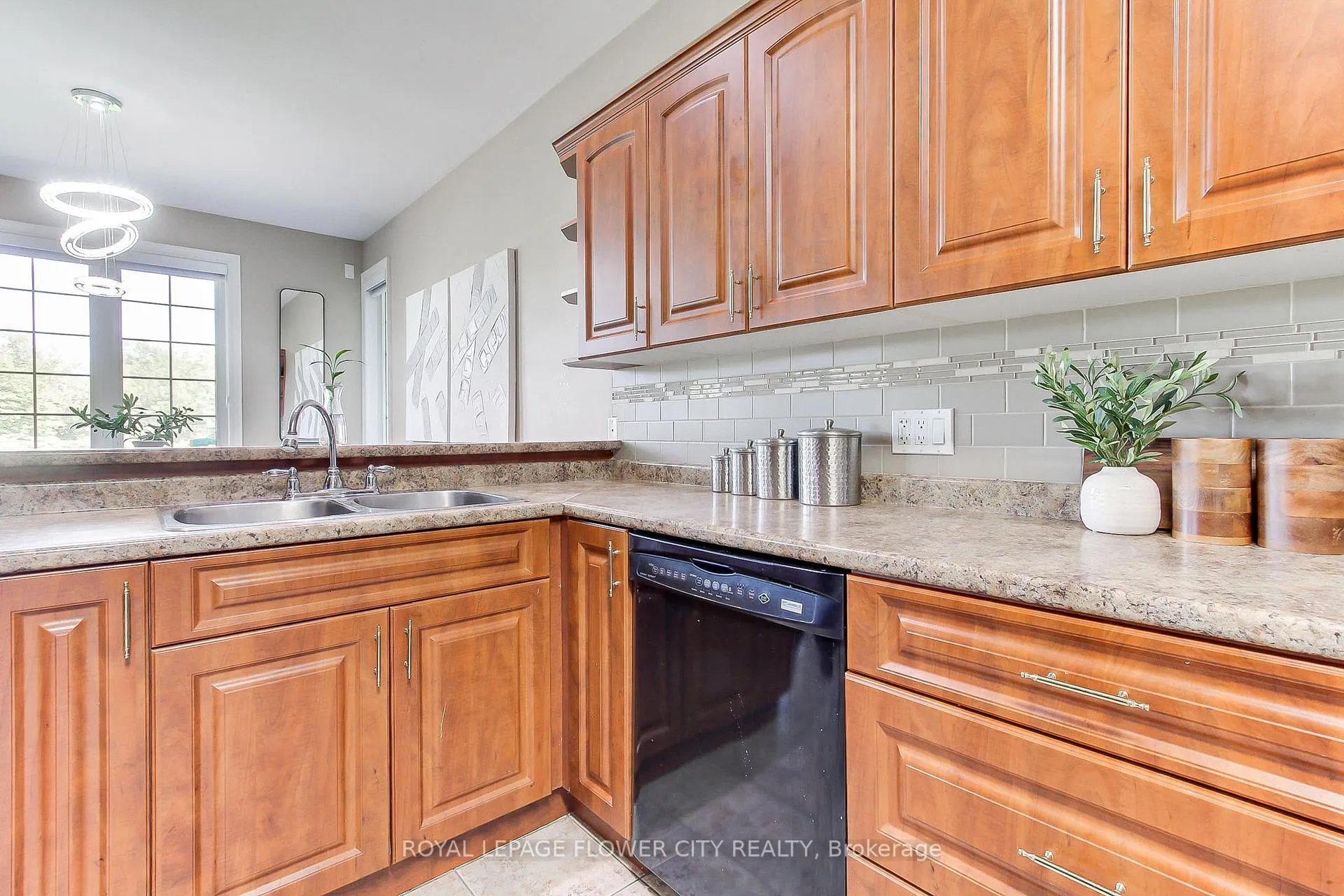 Photo 16 of 4161 White Road, Port Colborne, Bethel — HOMEH