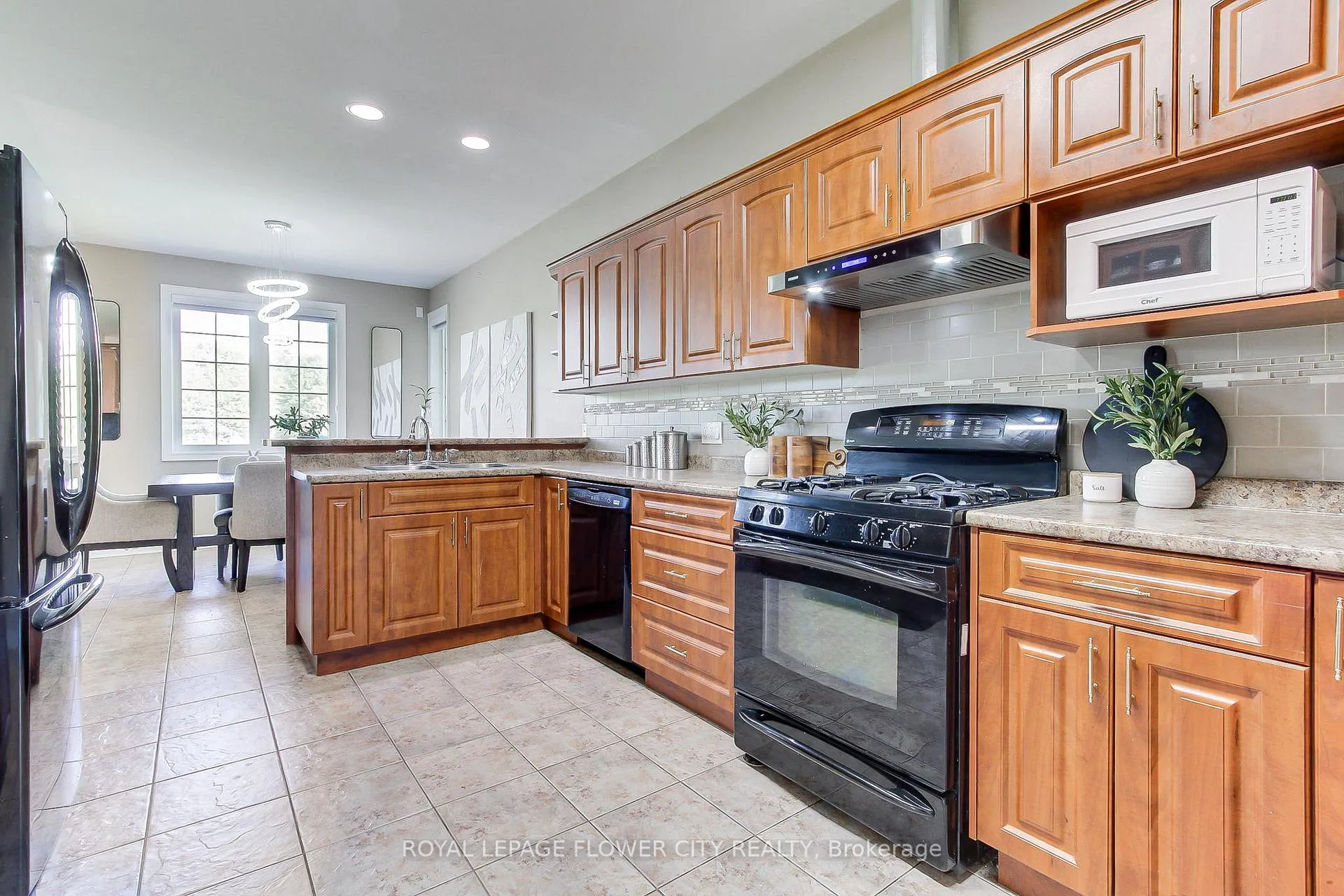 Photo 17 of 4161 White Road, Port Colborne, Bethel — HOMEH