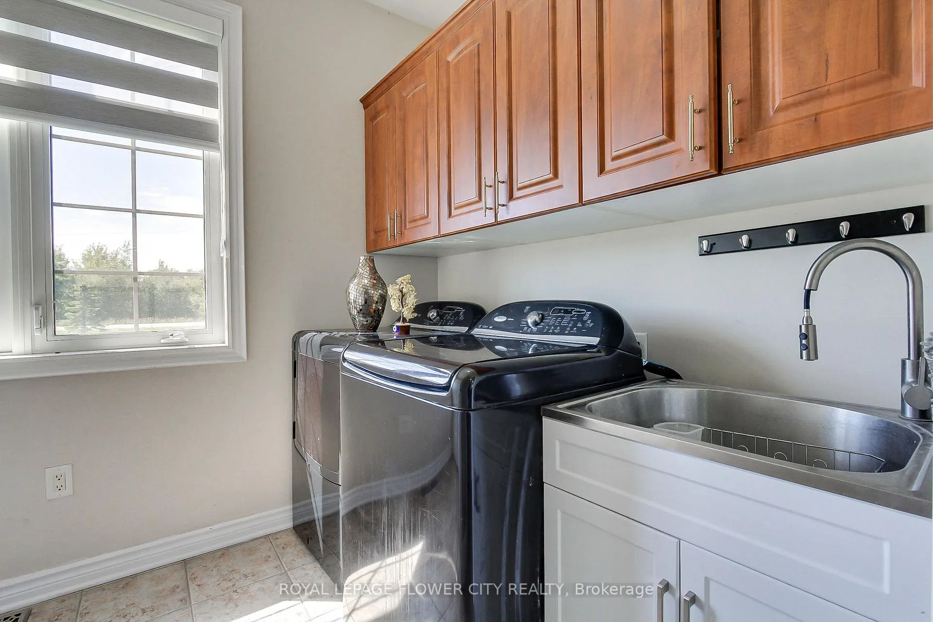 Photo 23 of 4161 White Road, Port Colborne, Bethel — HOMEH
