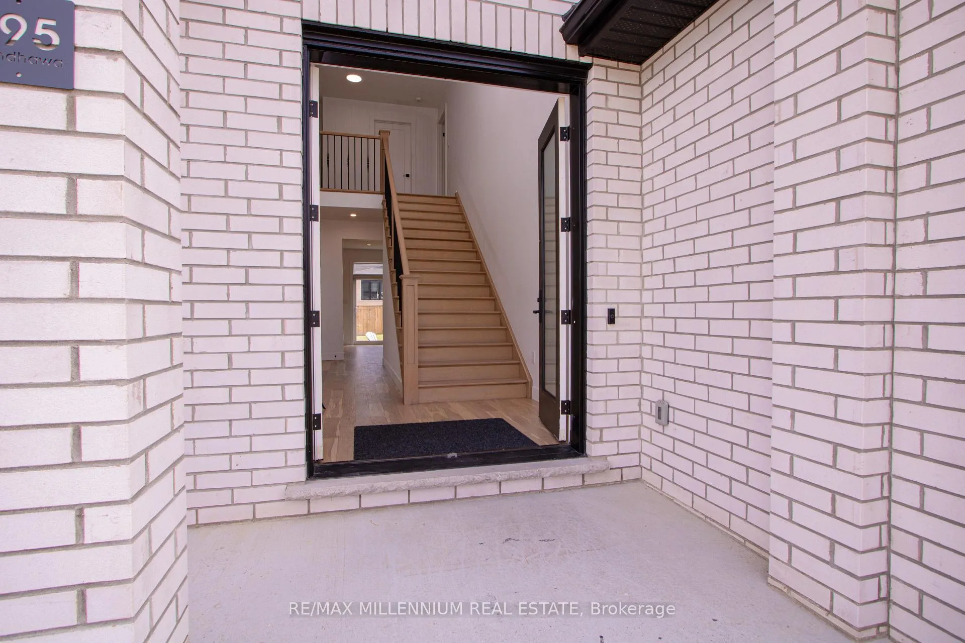 Photo 5 of 195 Boardwalk Way, Thames Centre, Dorchester — HOMEH