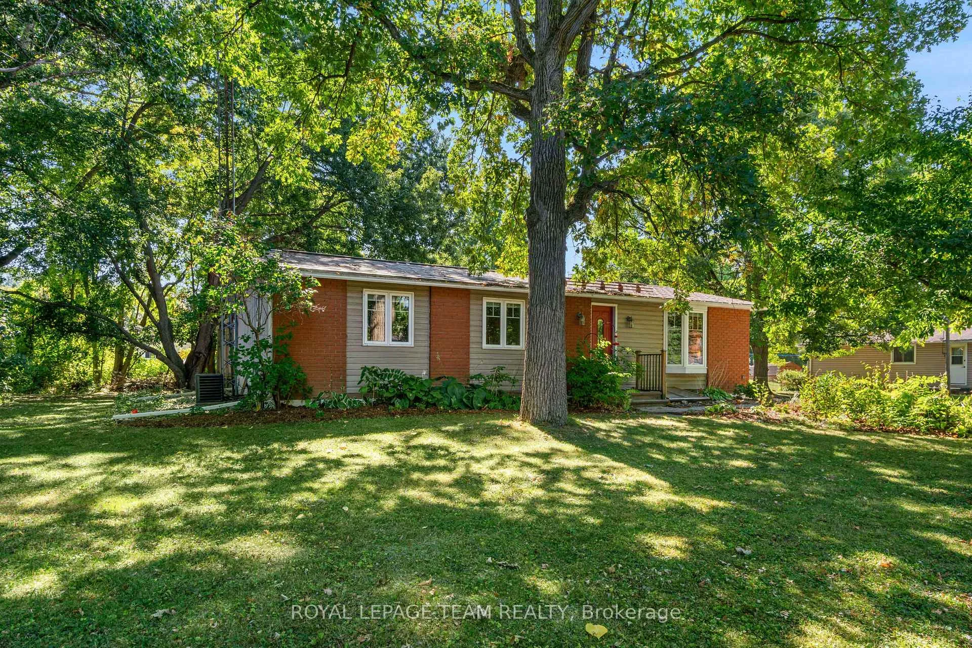 Photo 1 of 11 Sutton Drive, Edwardsburgh/Cardinal, Edwardsburgh/Cardinal Twp — HOMEH