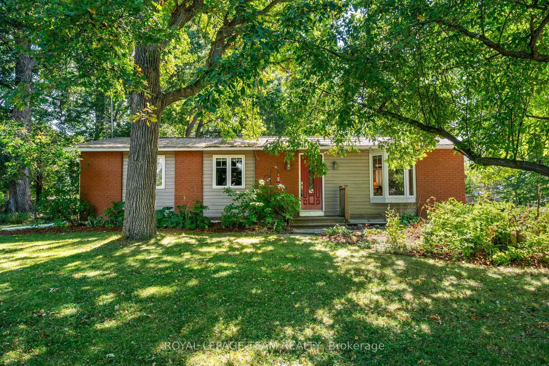 Photo 2 of 11 Sutton Drive, Edwardsburgh/Cardinal, Edwardsburgh/Cardinal Twp — HOMEH