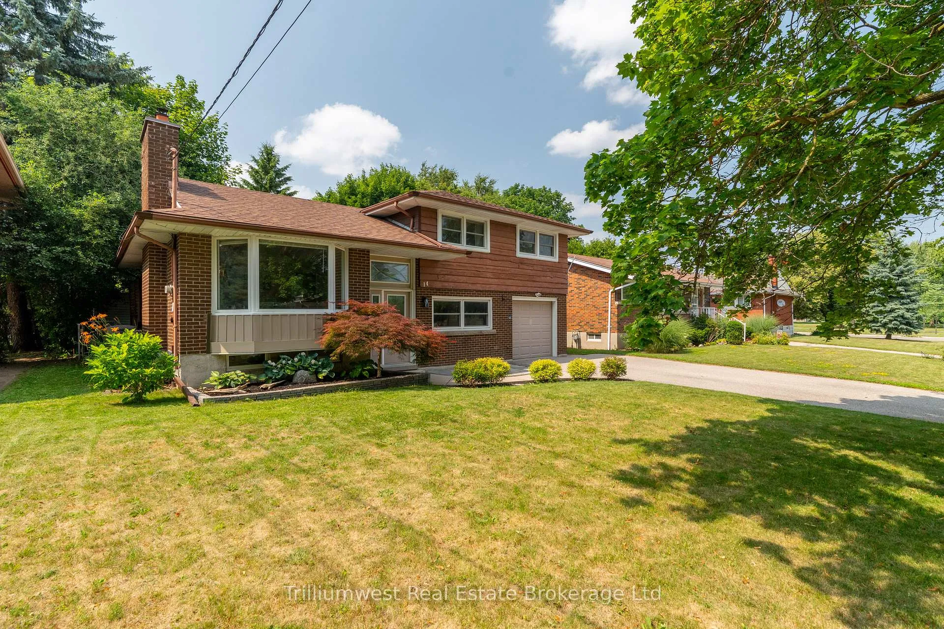 Photo 3 of 14 Rosedale Avenue, Guelph, St. George's — HOMEH