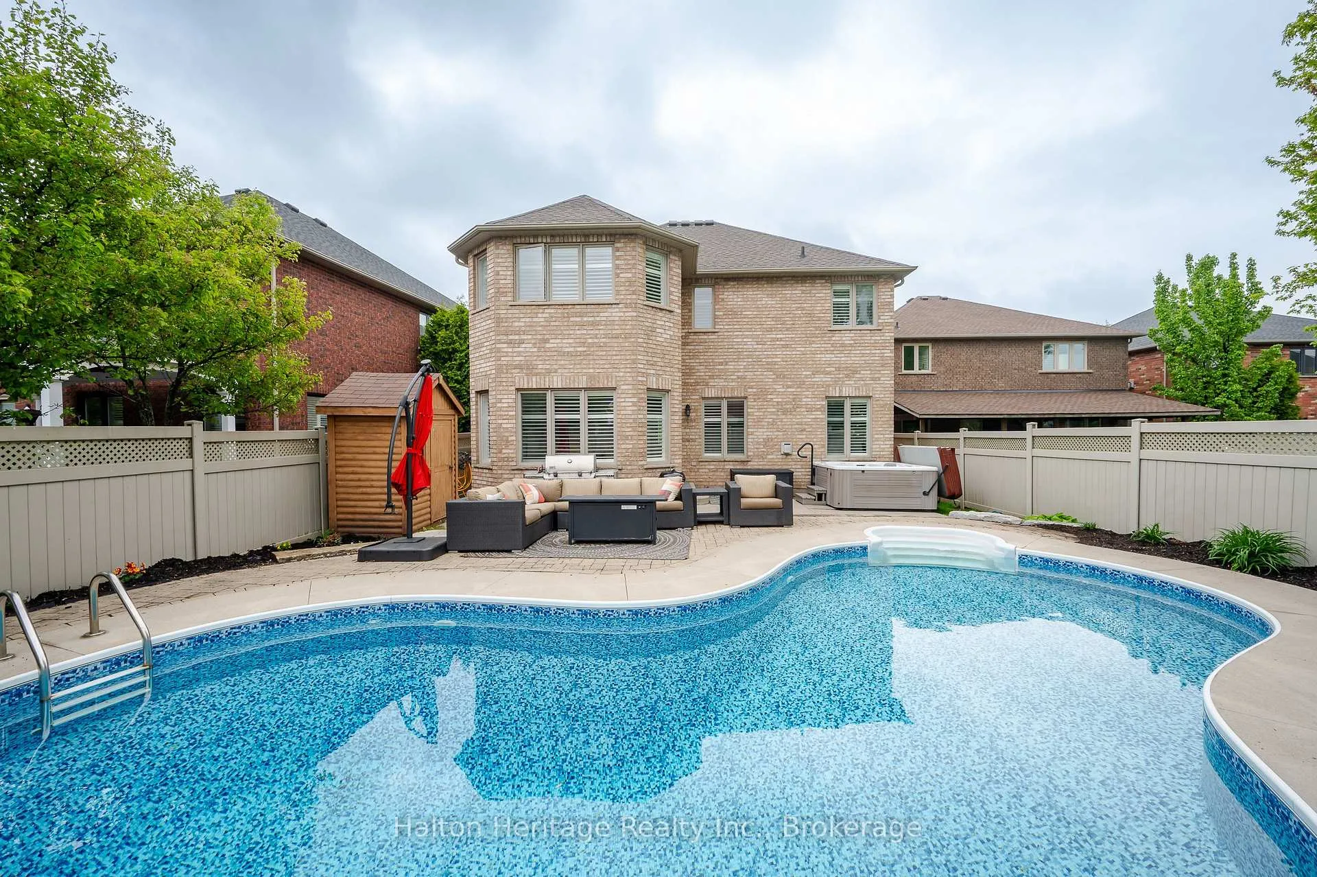 Photo 2 of 67 Commando Court, Hamilton, Waterdown — HOMEH